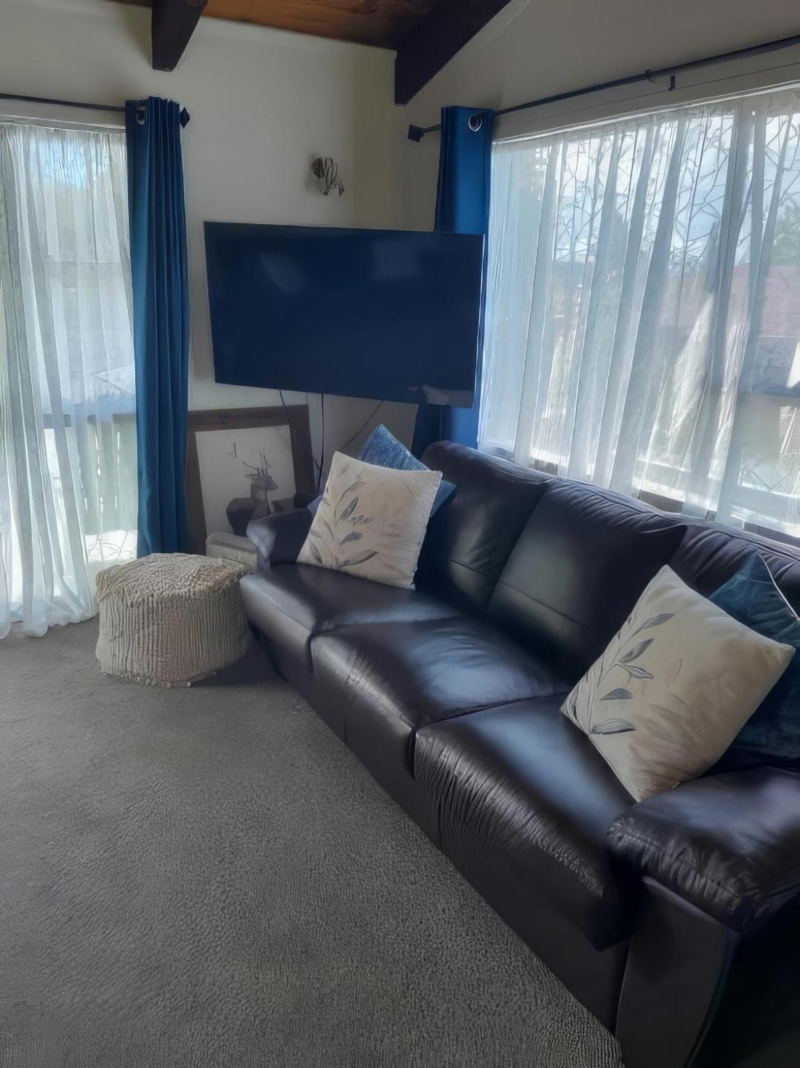 Five-Bedroom House photo 1