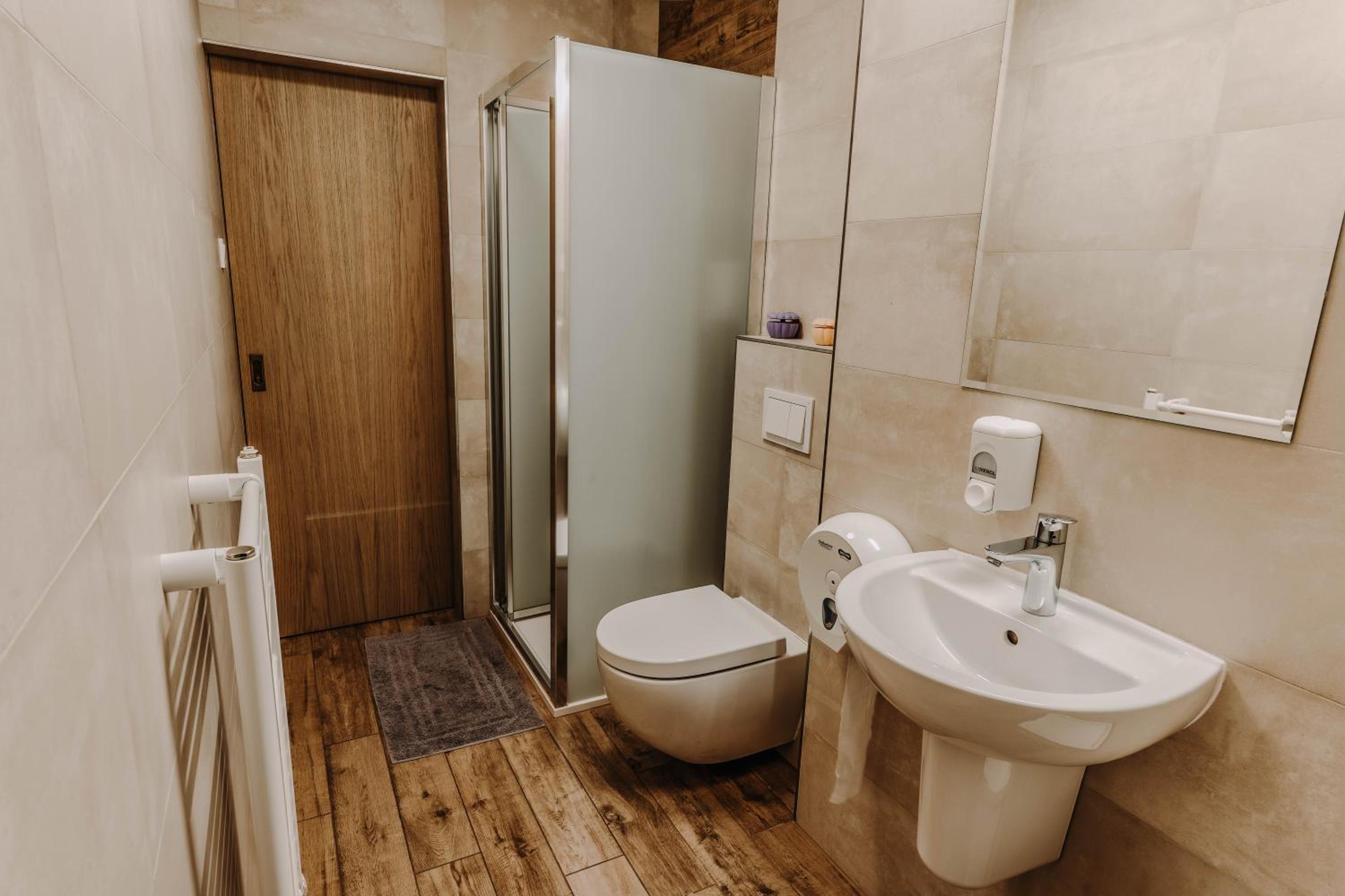 Standard Twin Room with Shared Bathroom photo 2