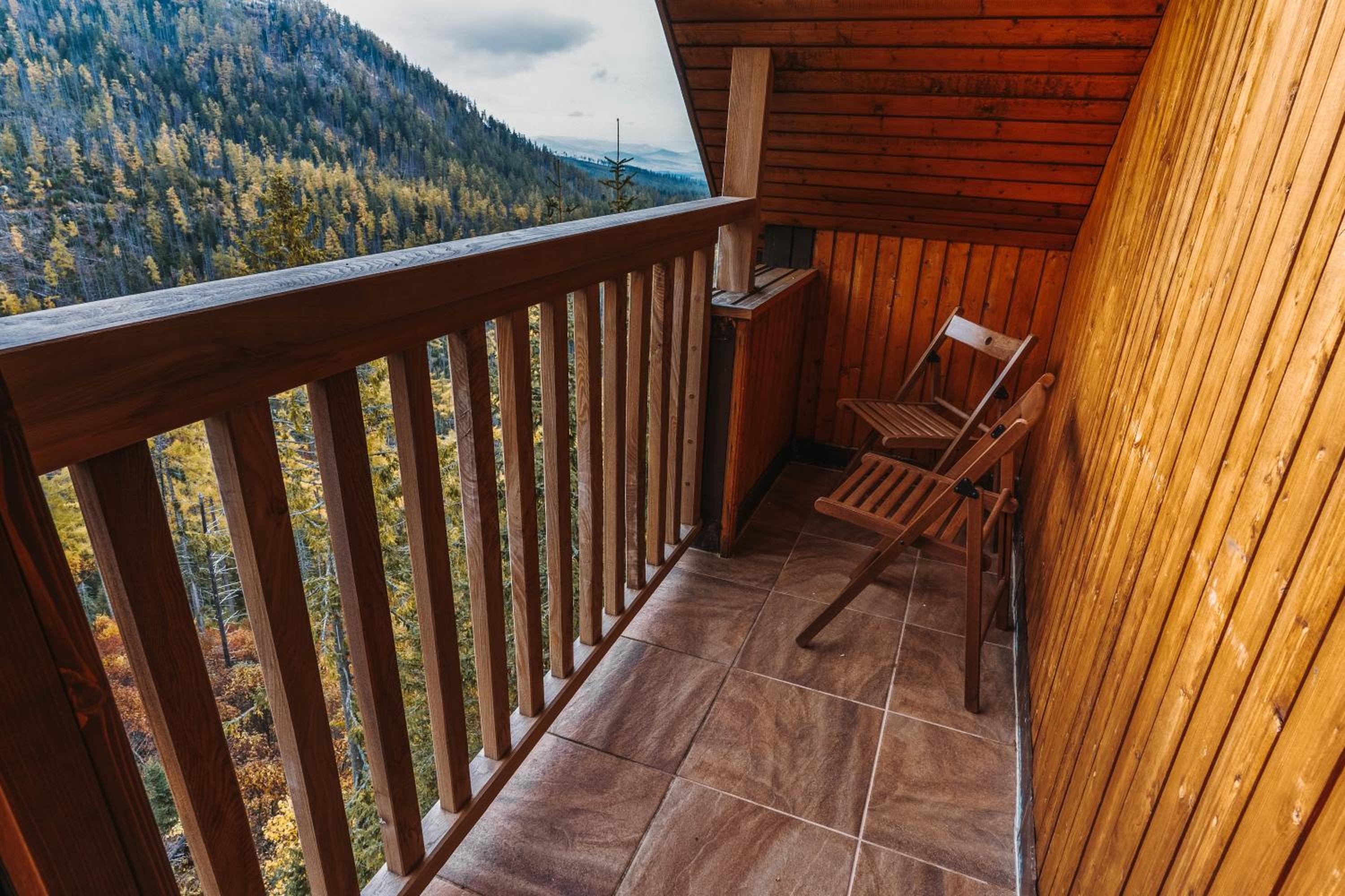 One-Bedroom Suite with Balcony (2 Adults) - Photo 13