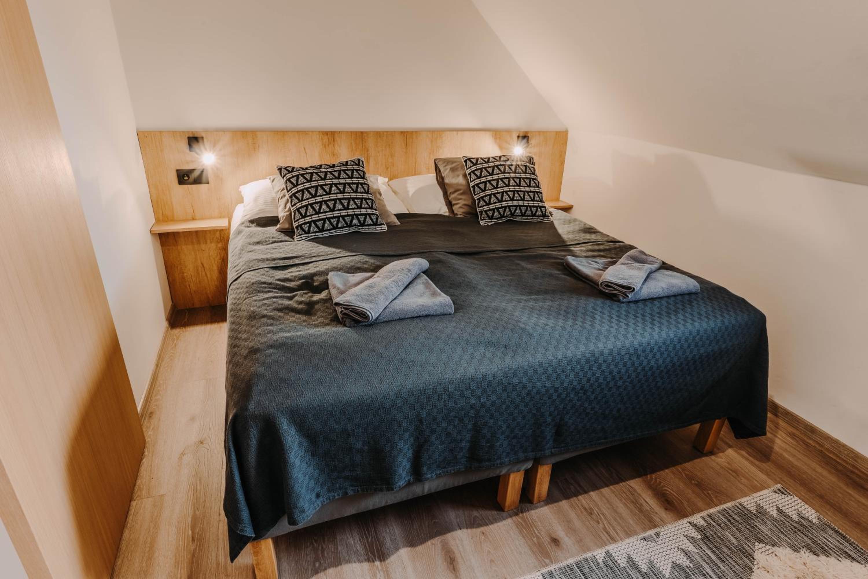 One-Bedroom Suite with Balcony (2 Adults) - Photo 19