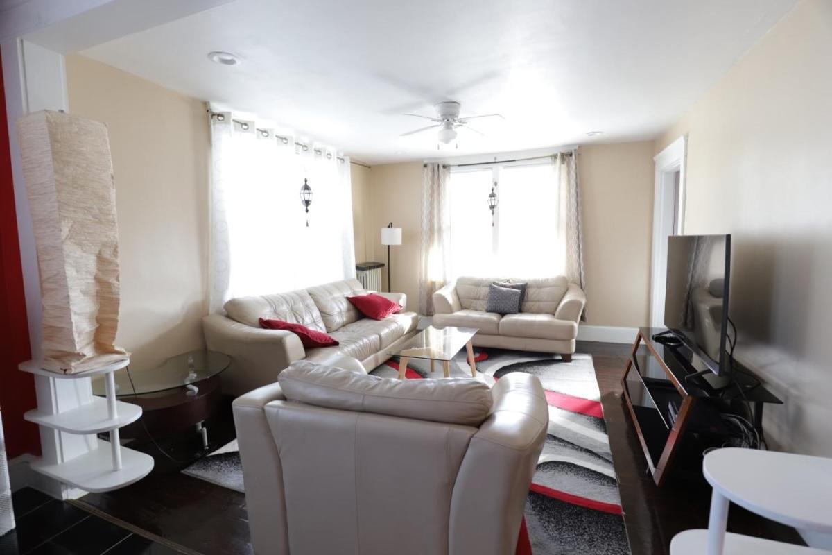 Three-Bedroom House photo 3
