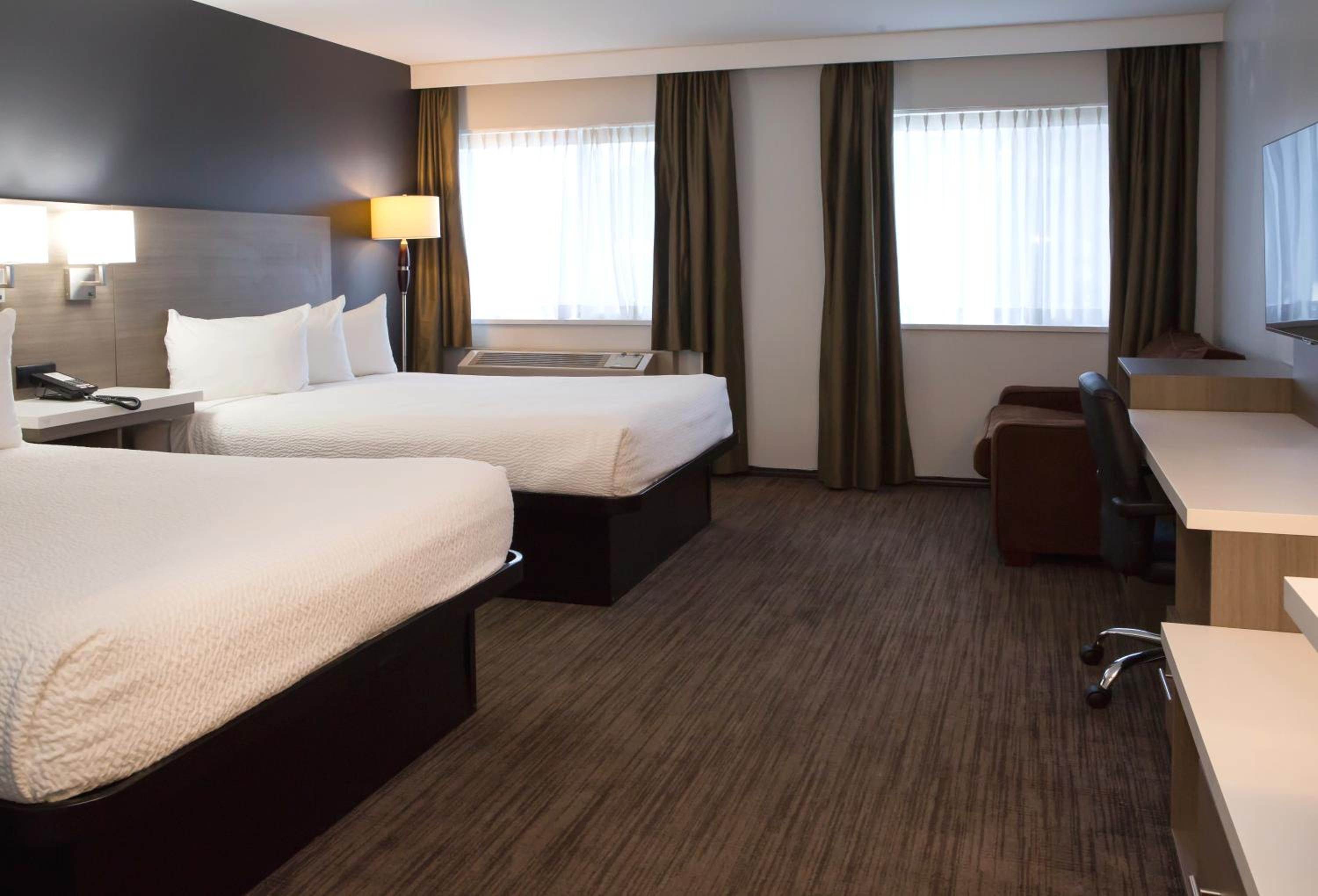 Deluxe Queen Room with Two Queen Beds - Non-Smoking - Photo 1