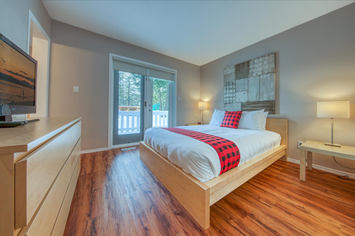 Three-Bedroom House photo 3