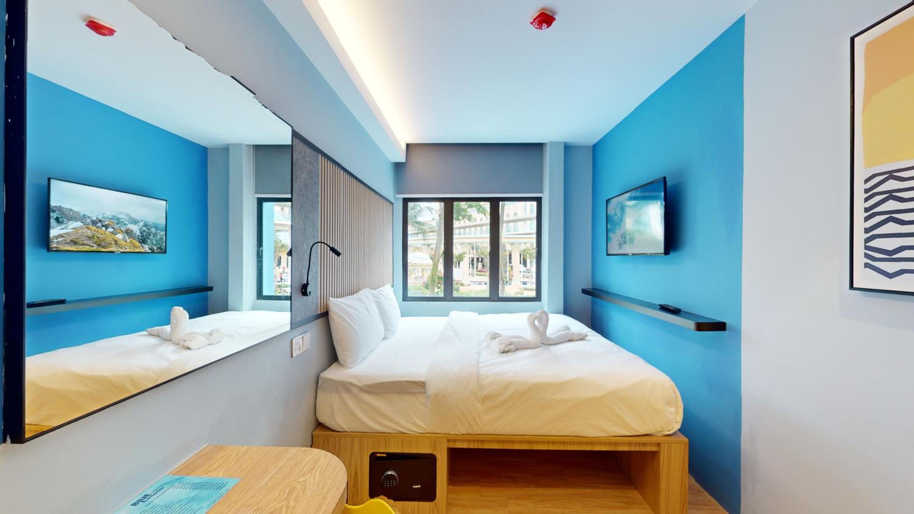 Superior King Room - Photo 13