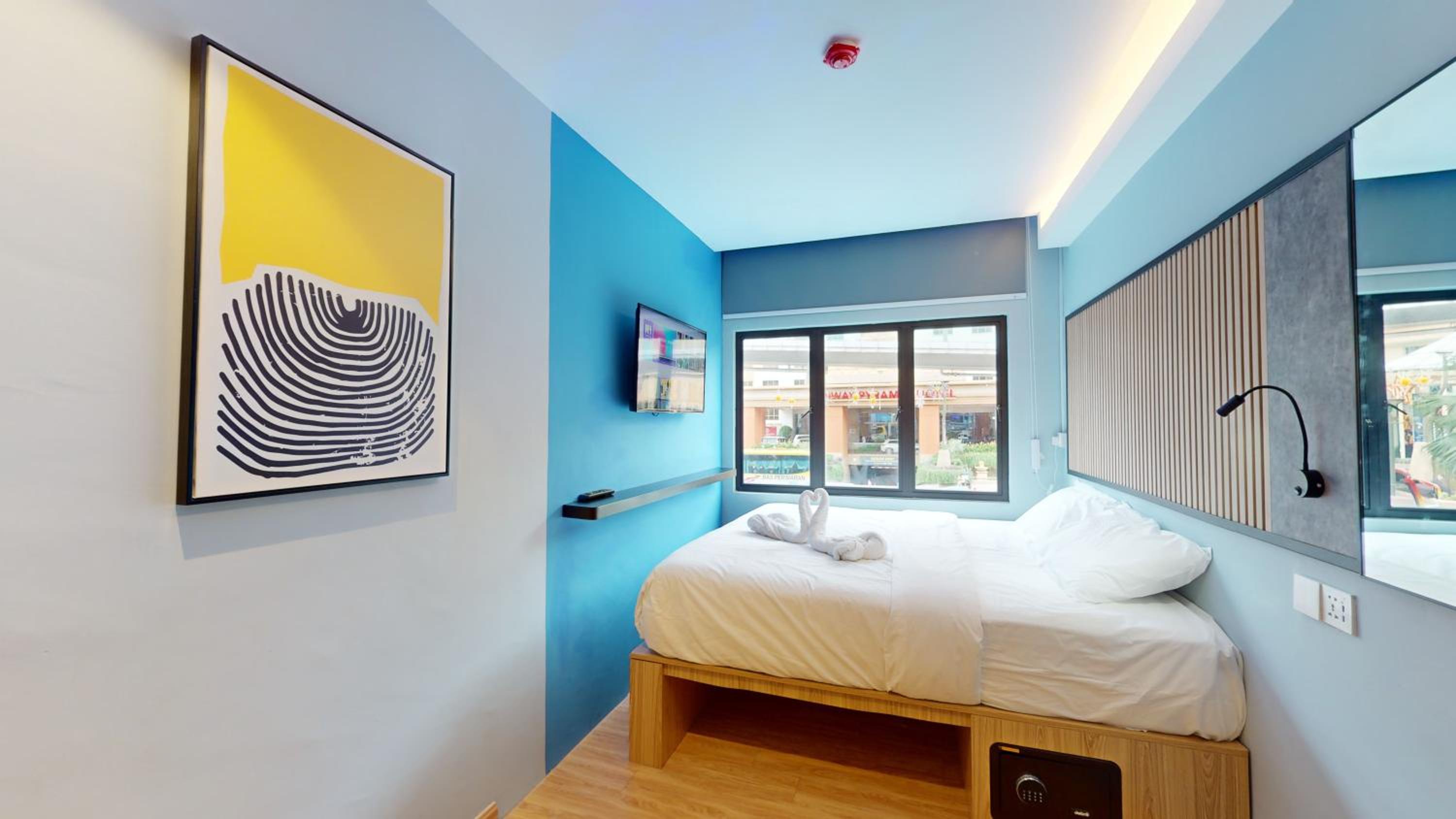 Superior King Room - Photo 15