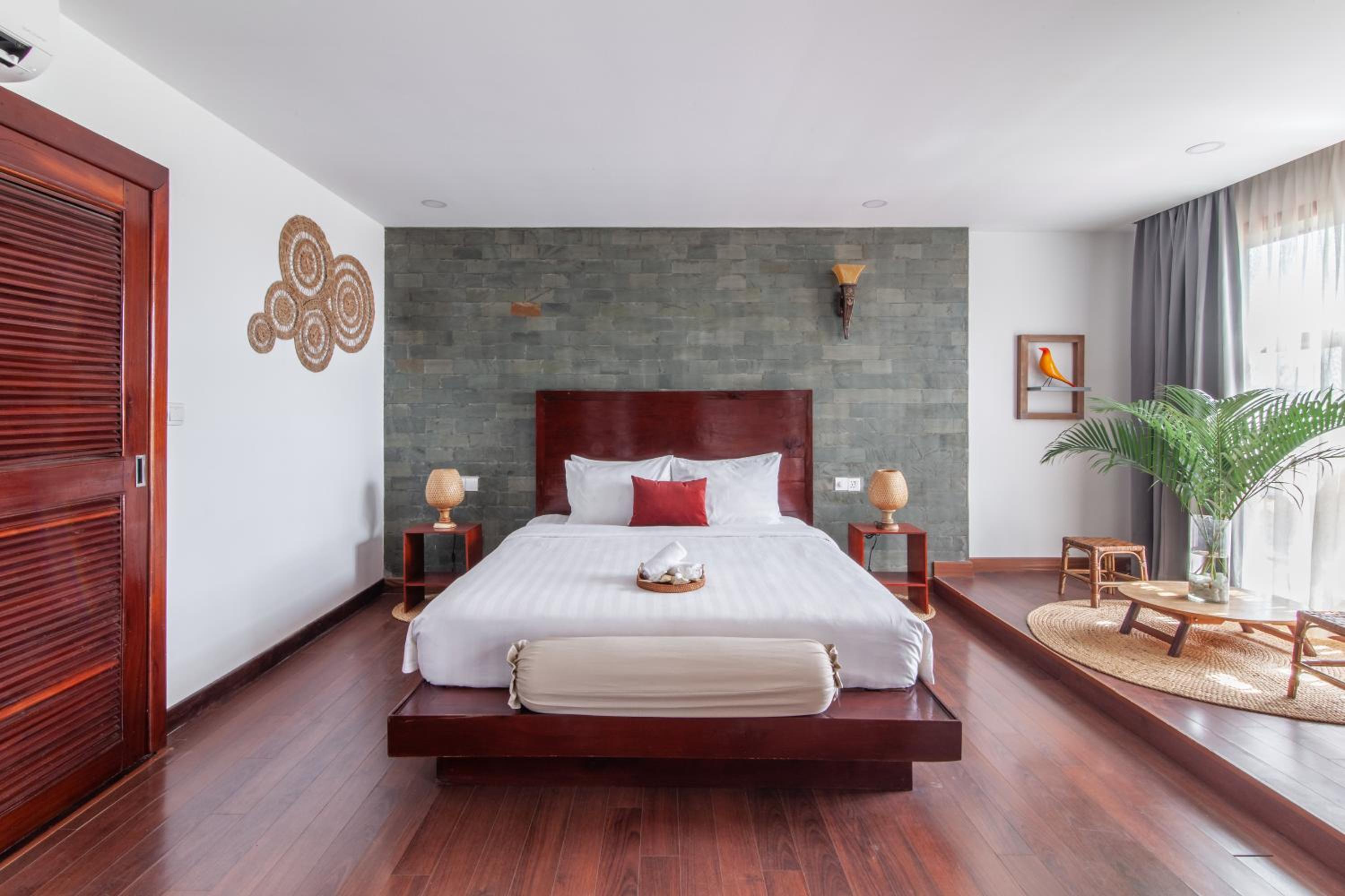 Deluxe Double Room with Balcony - Photo 1