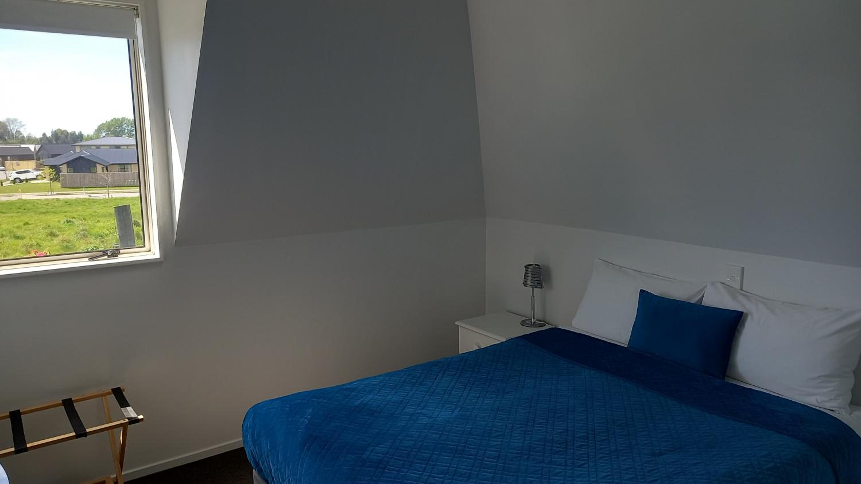 Three-Bedroom Townhouse - Photo 4