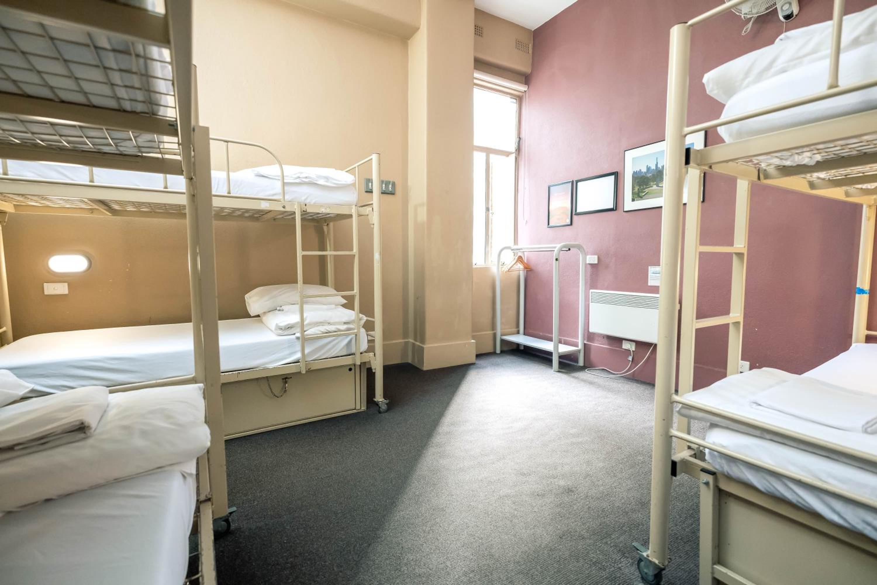 Bed in 6-Bed Mixed Dormitory Room with Shared Bathroom photo 1
