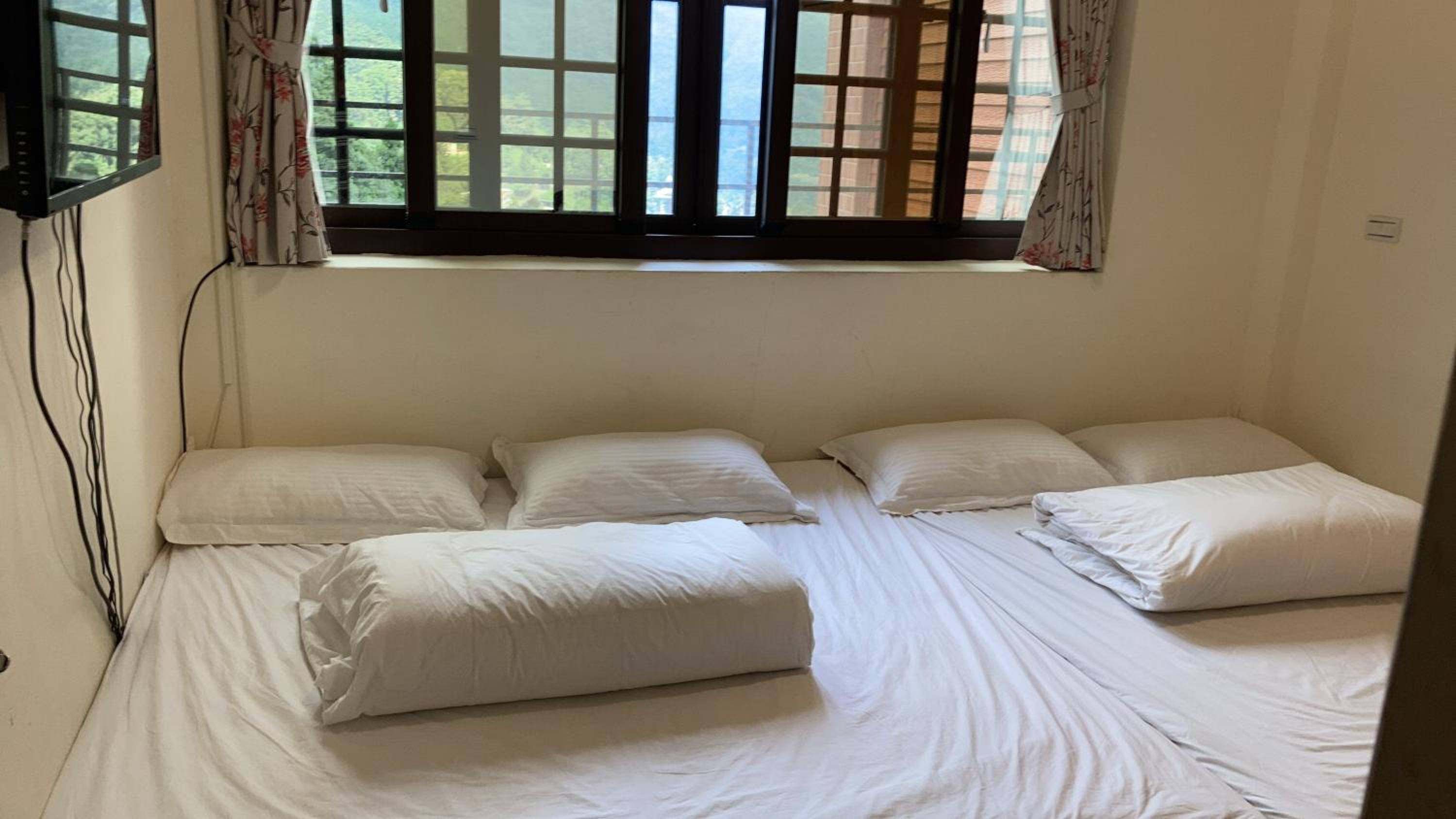 Quadruple Room with Mountain View photo 1