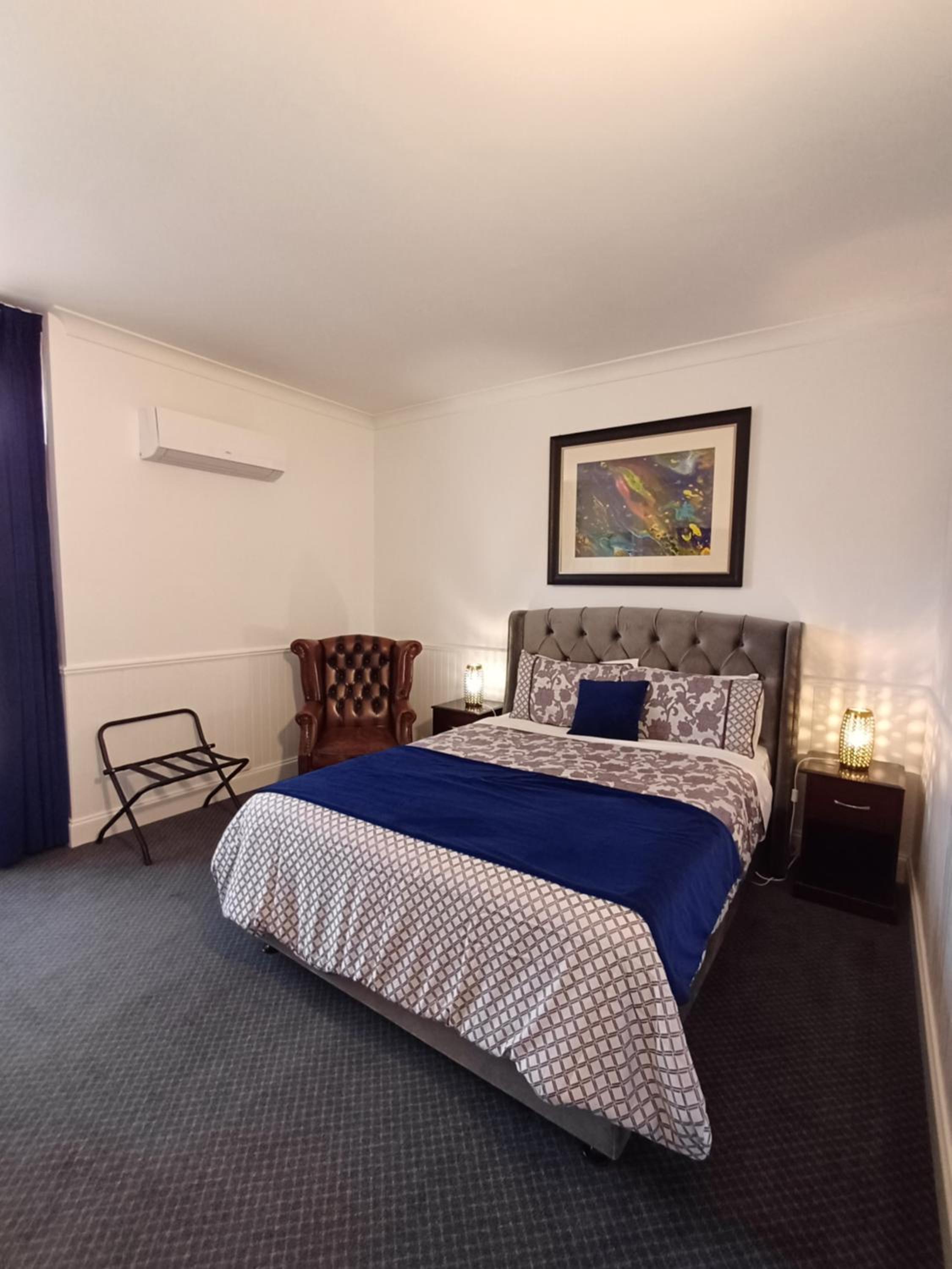 Queen Room with Courtyard - Photo 1