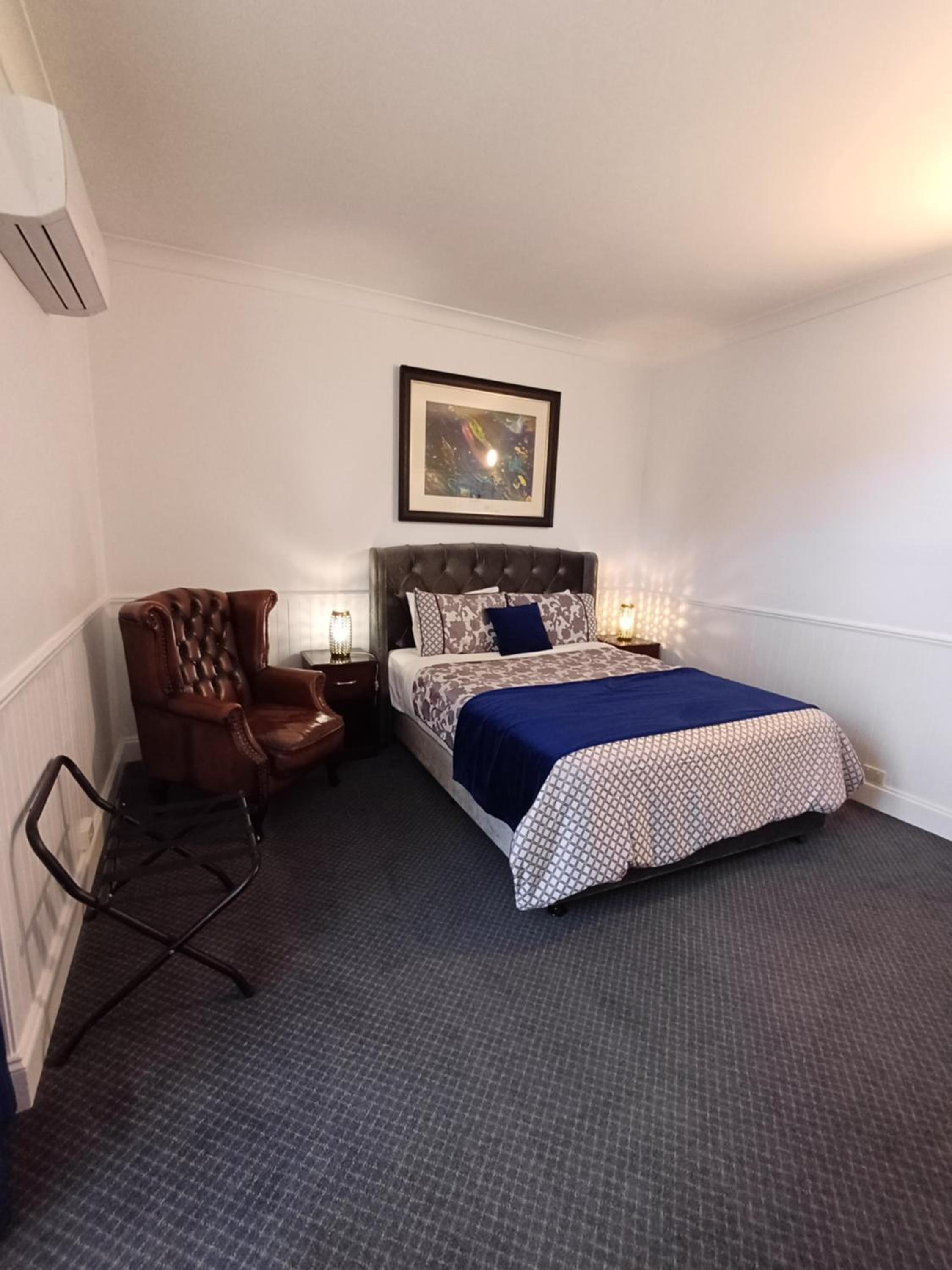 Queen Room with Courtyard - Photo 6