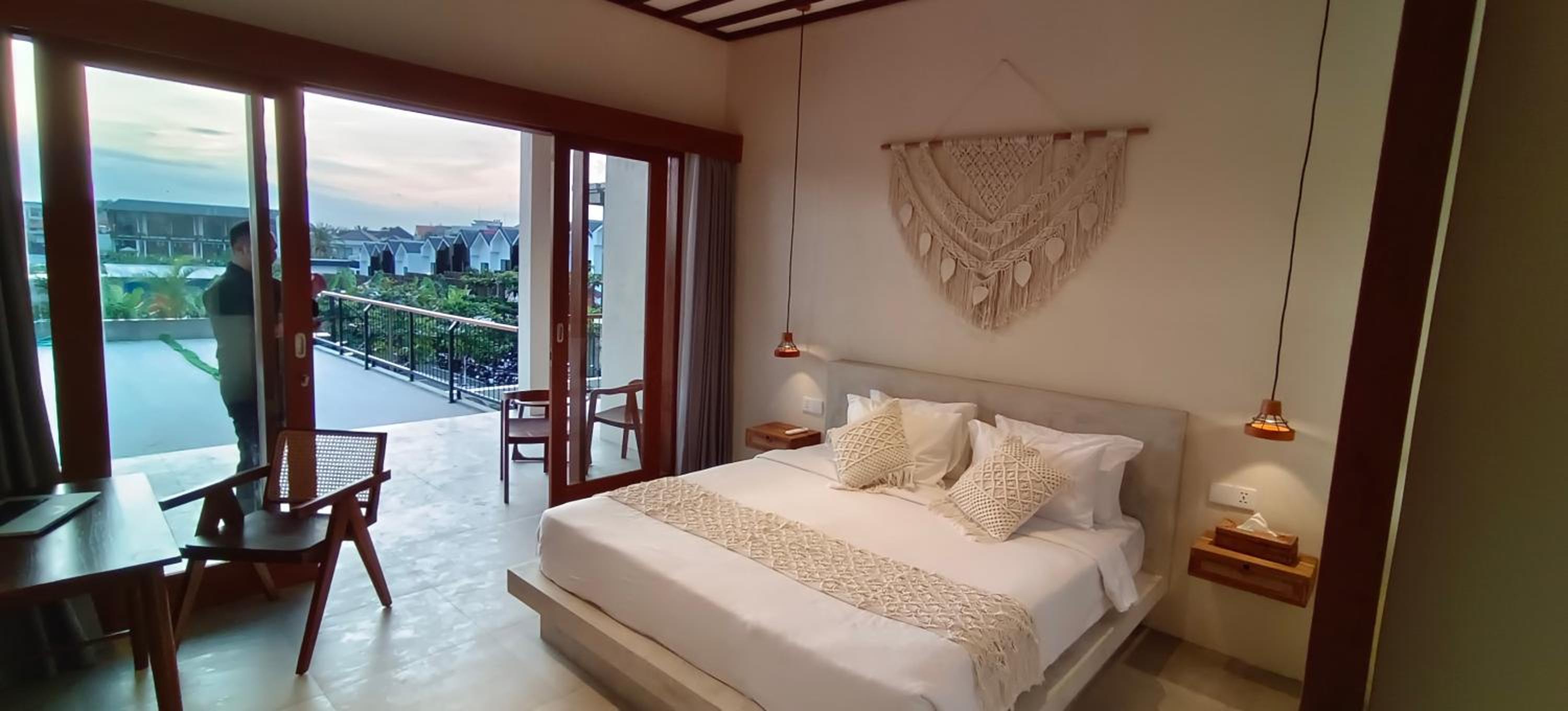 Deluxe Double Room with Balcony - Photo 40