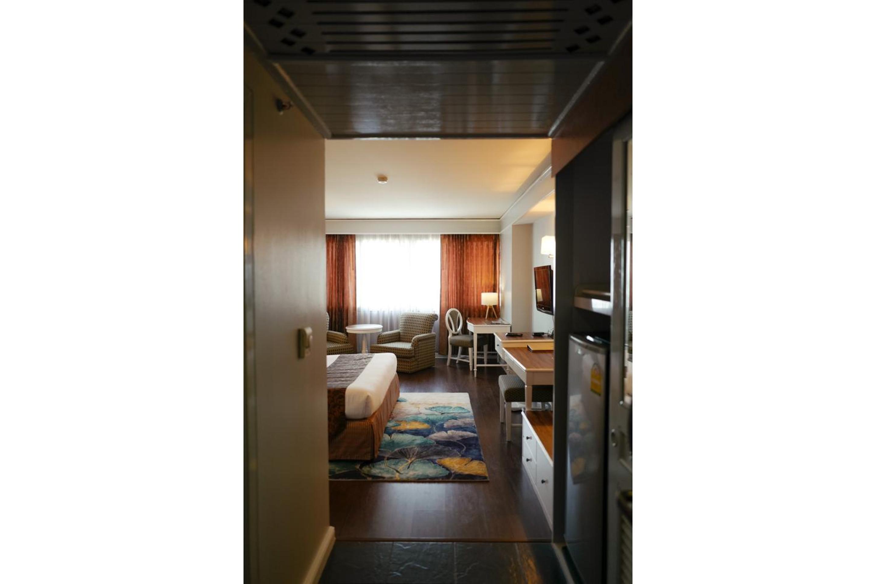 Super Deluxe King Room photo 2