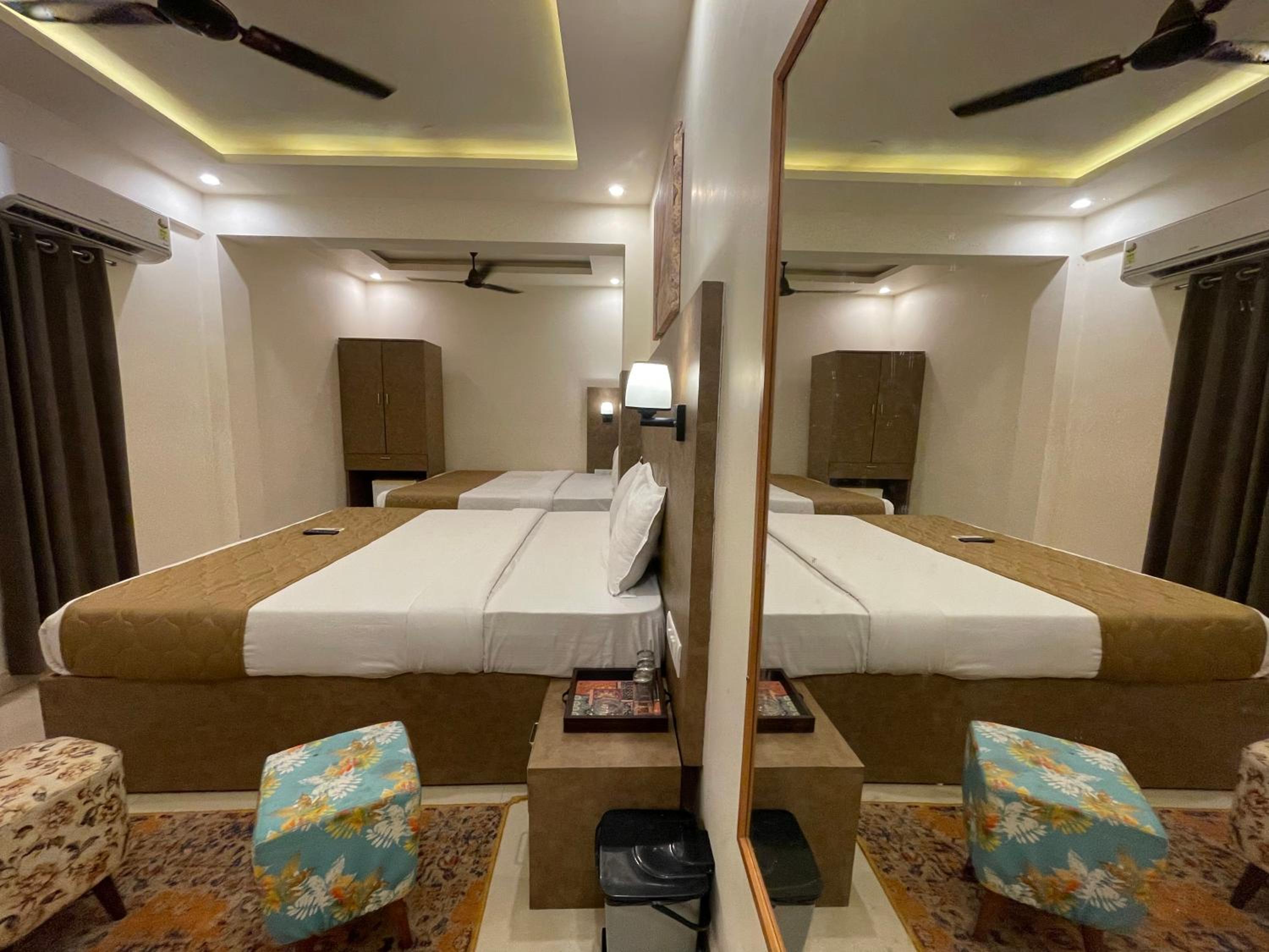 Executive Queen Room with Two Queen Beds photo 1