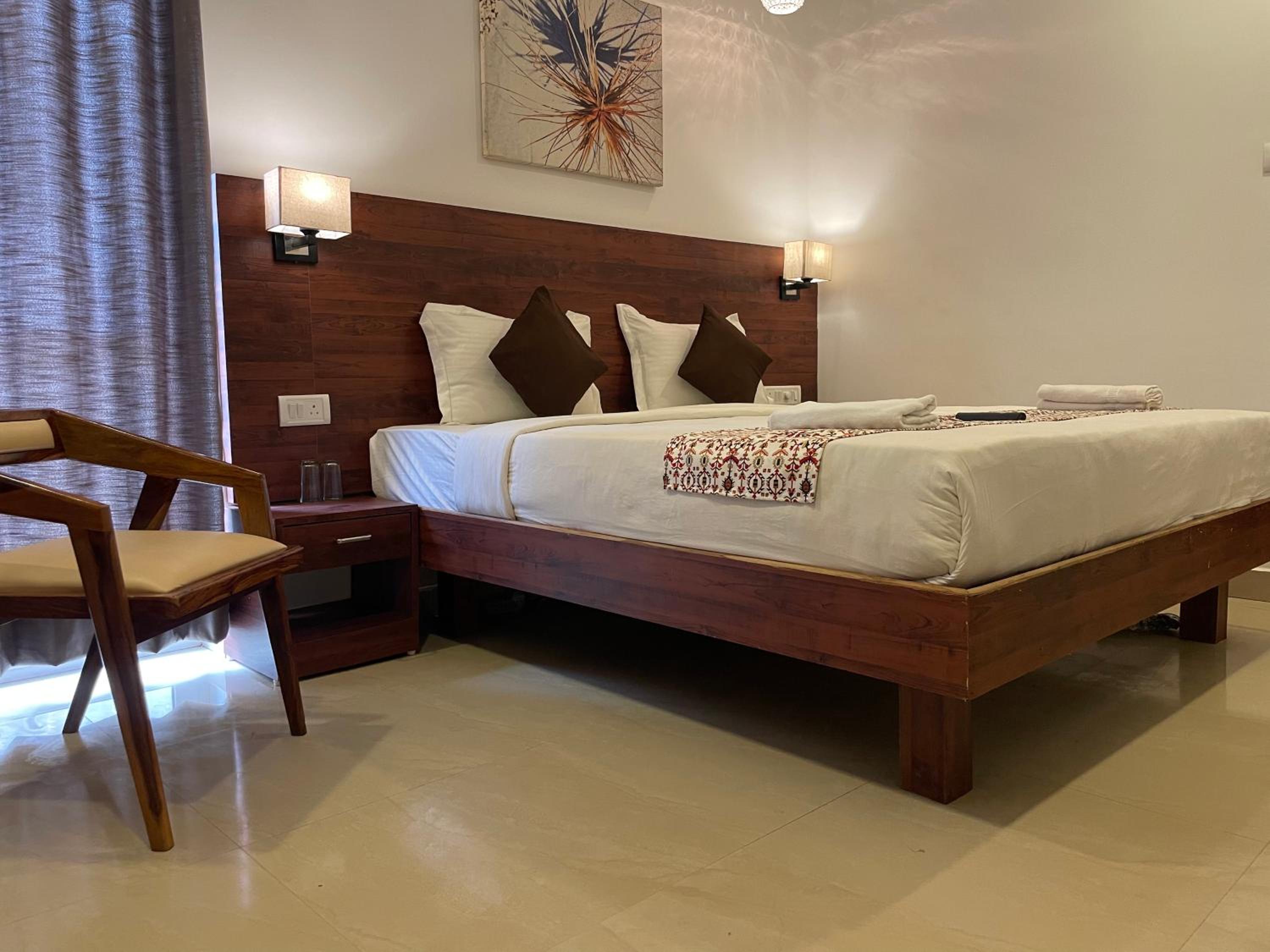 Deluxe Double Room with Balcony photo 1