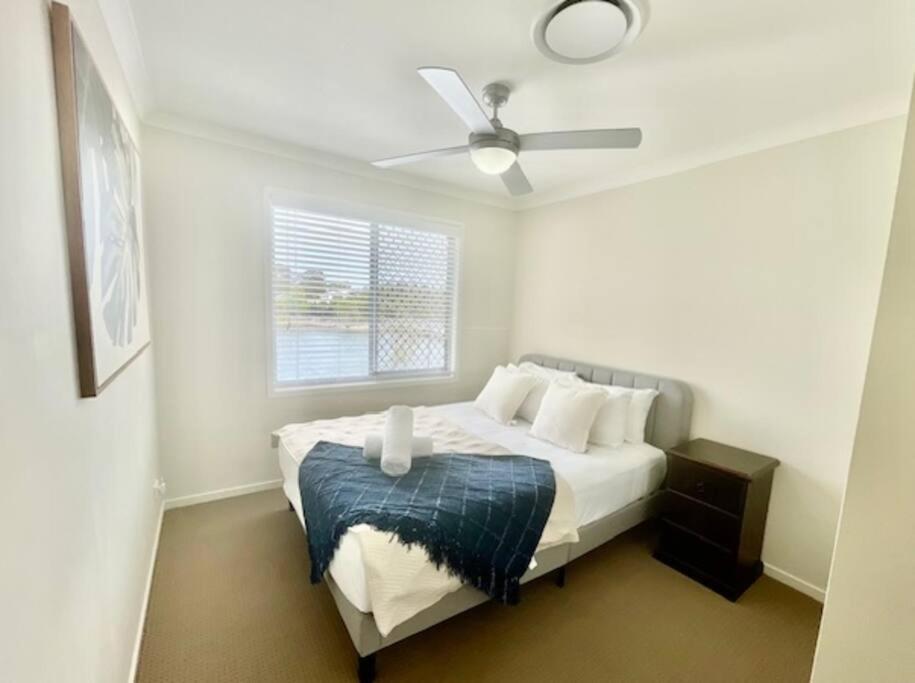 Six-Bedroom House photo 1