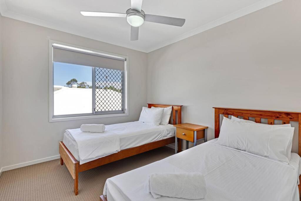 Six-Bedroom House photo 2