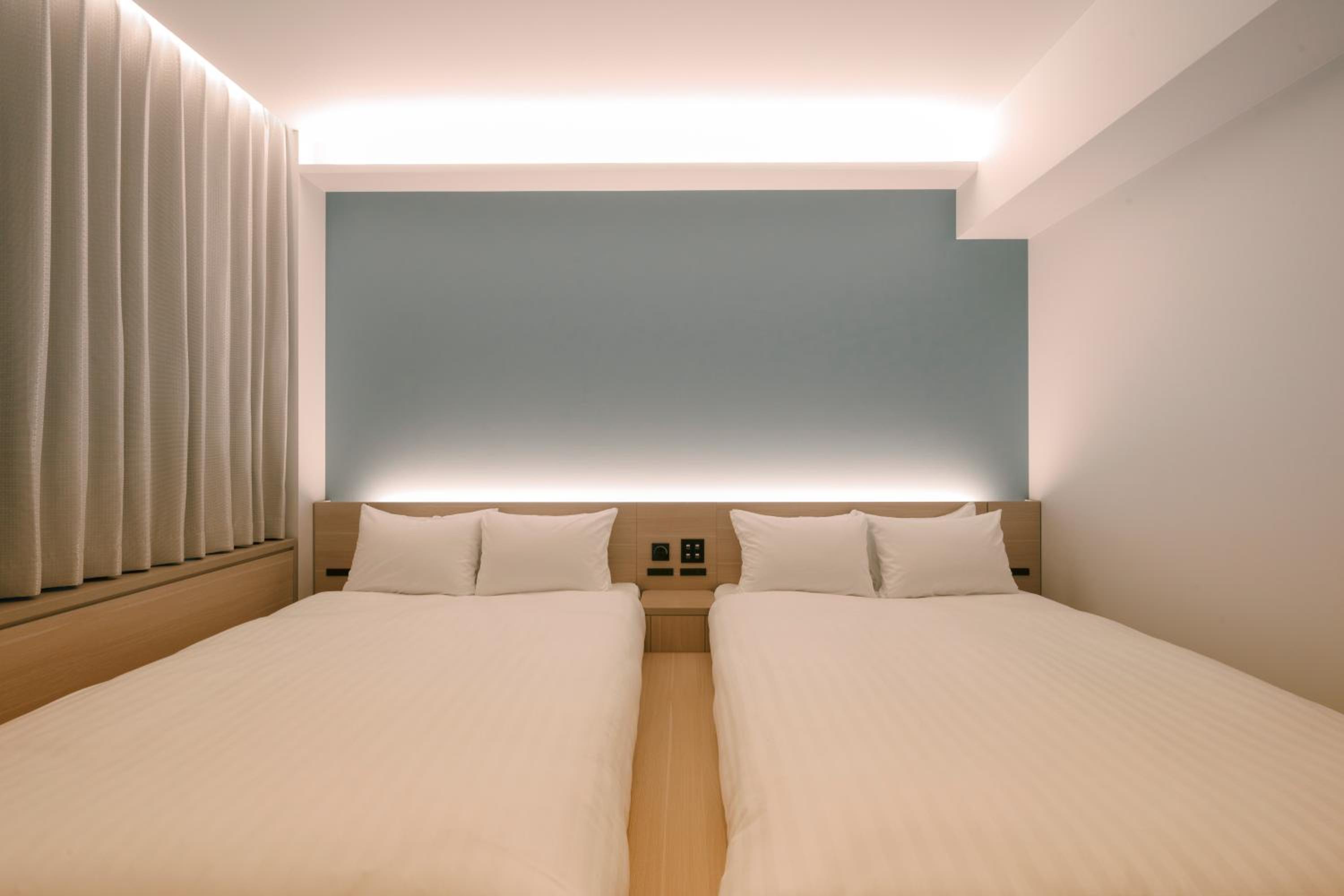 Premium Twin Room - Photo 2
