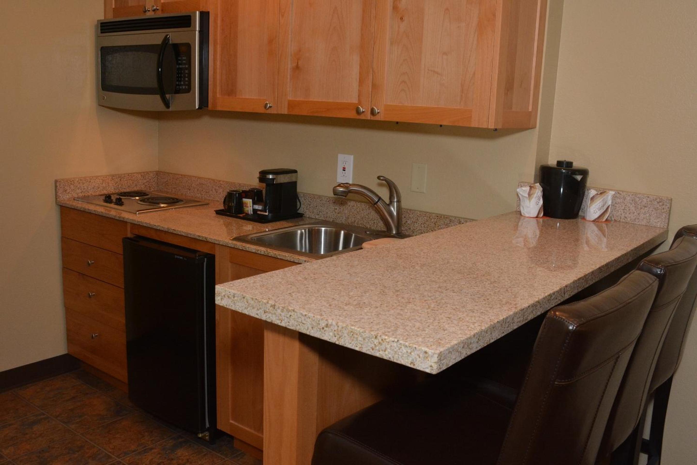 King Studio Suite with River View - Non-Smoking - Photo 5