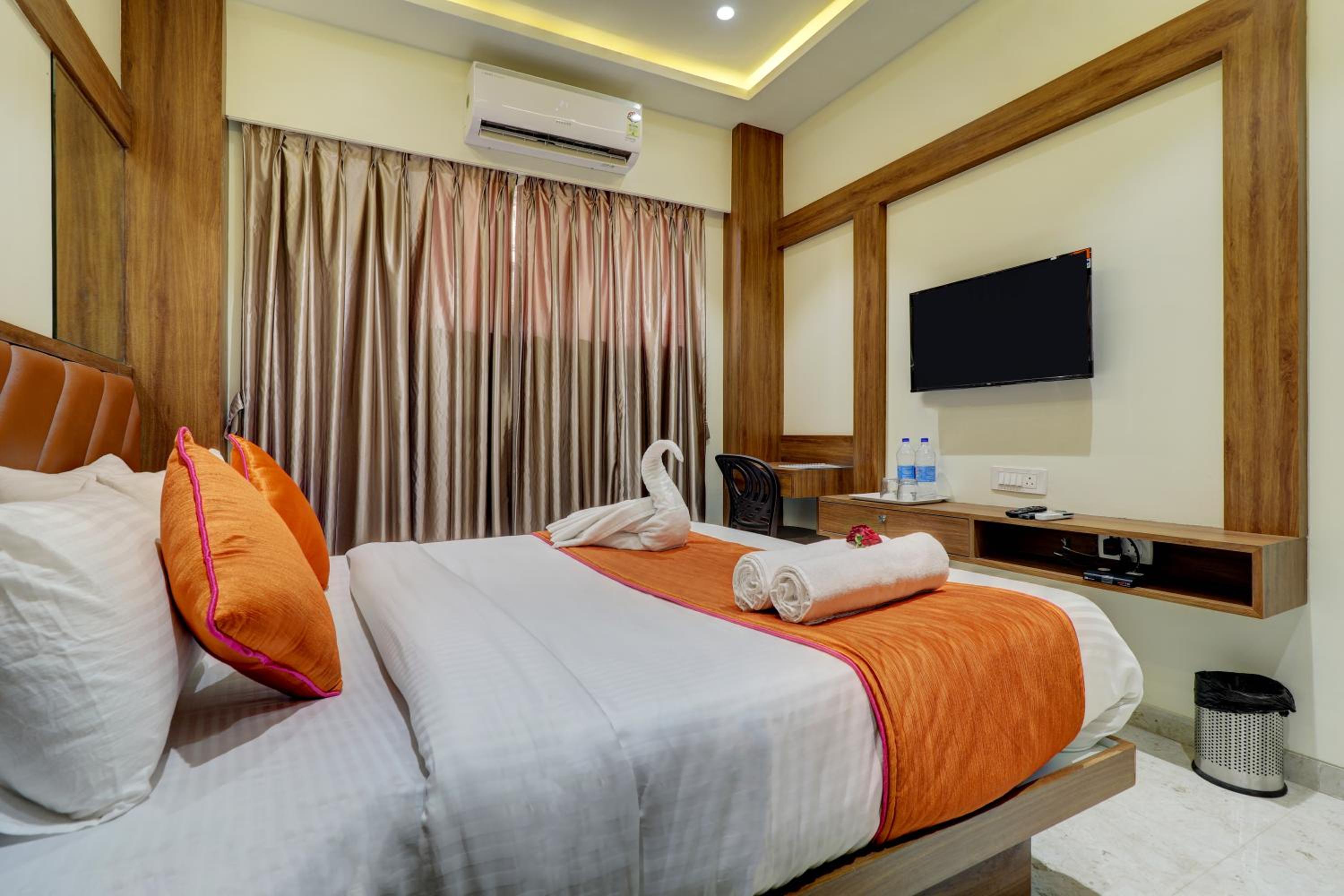 Deluxe Double Room - Photo 13
