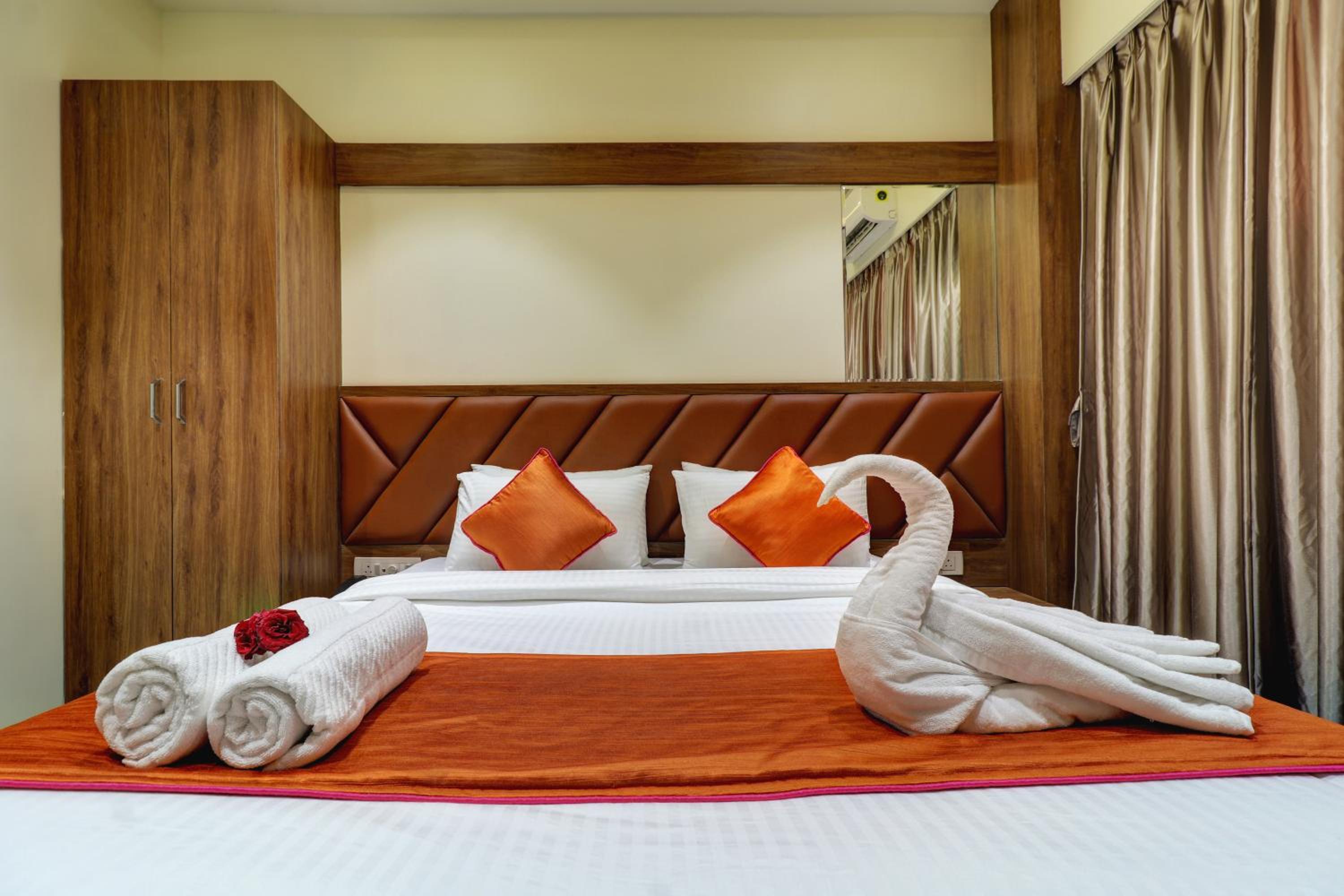 Deluxe Double Room - Photo 32