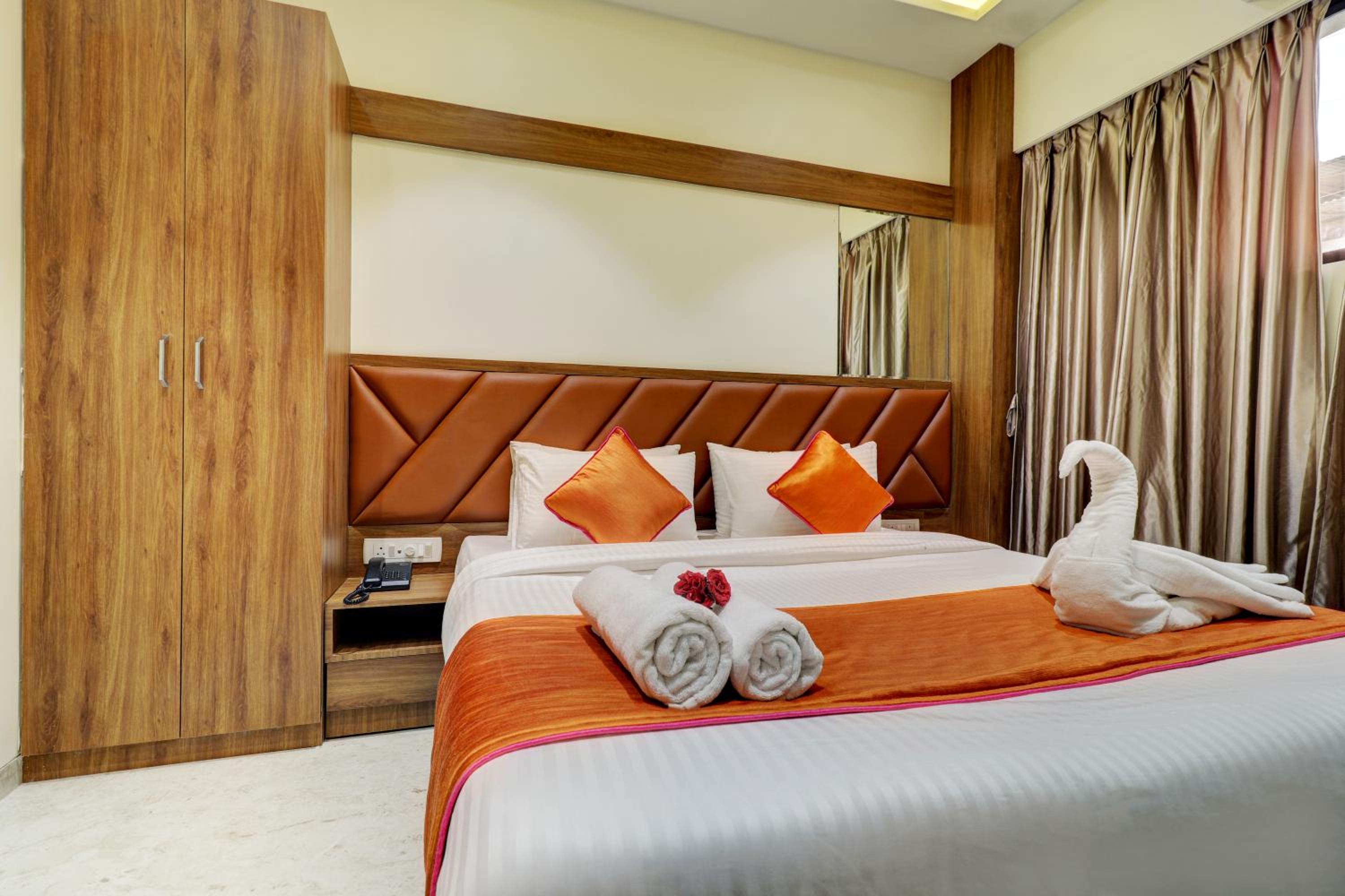 Deluxe Double Room - Photo 11