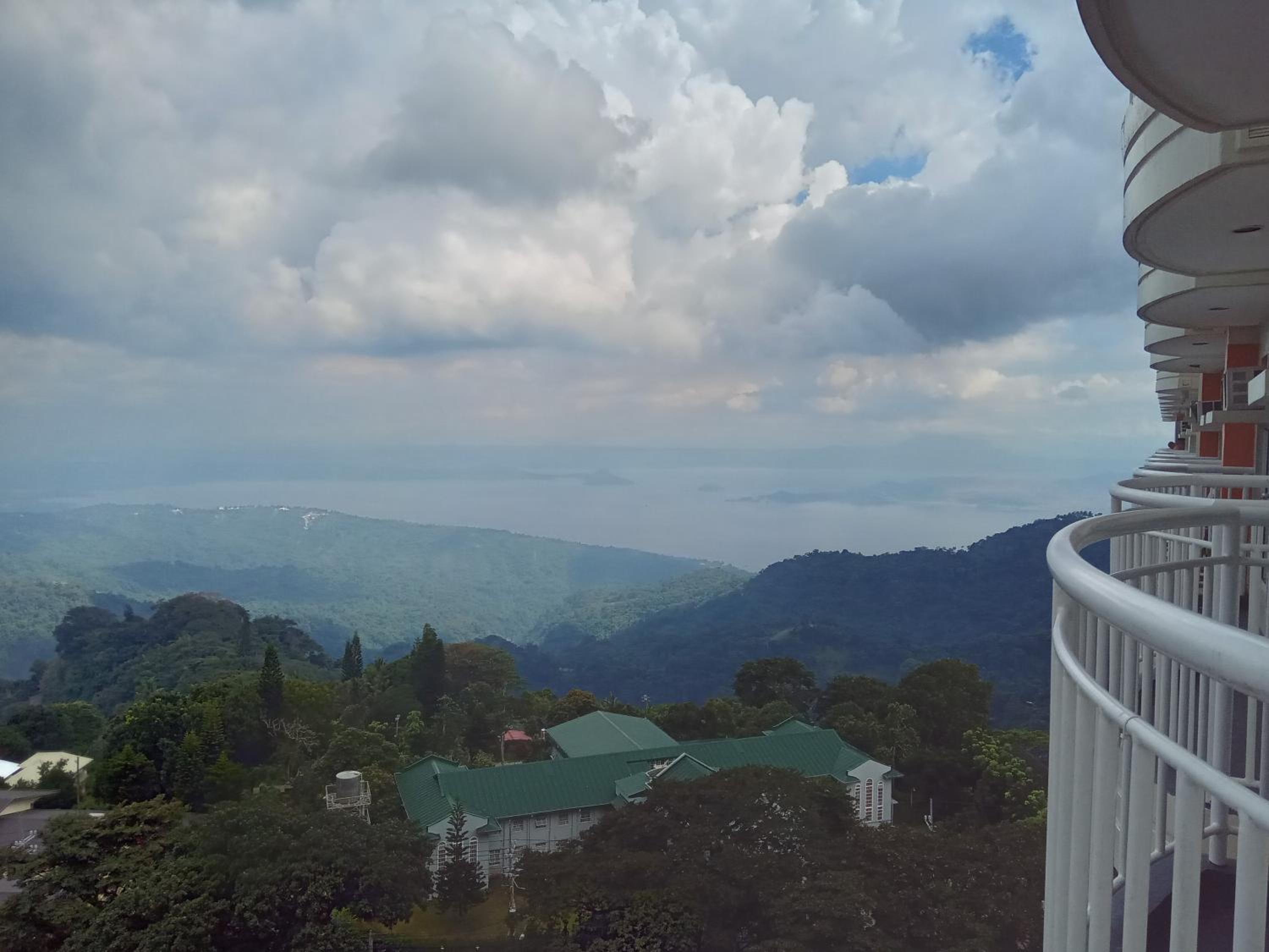 Apartment with Mountain View photo 2