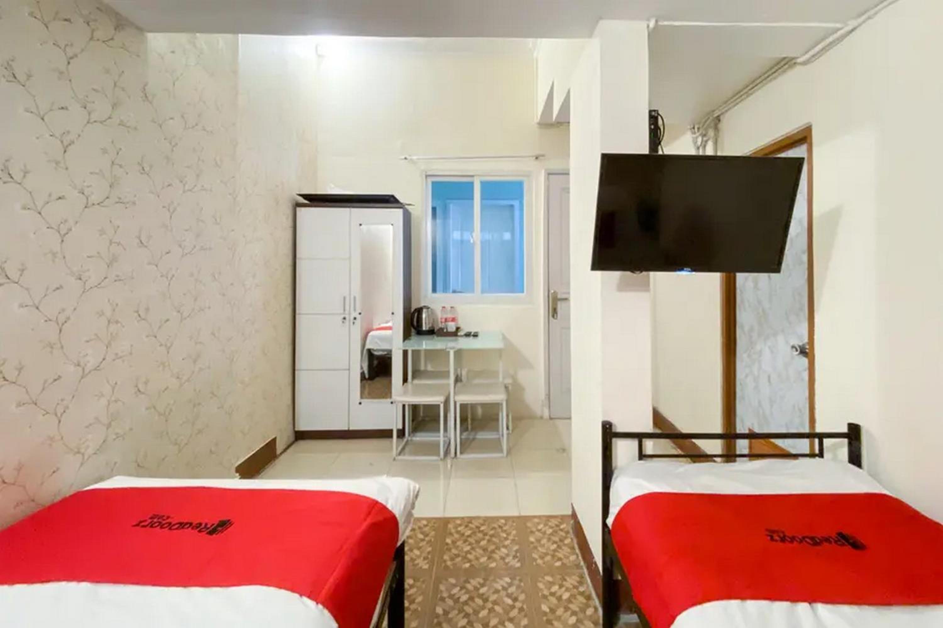Standard Twin Room - Photo 6