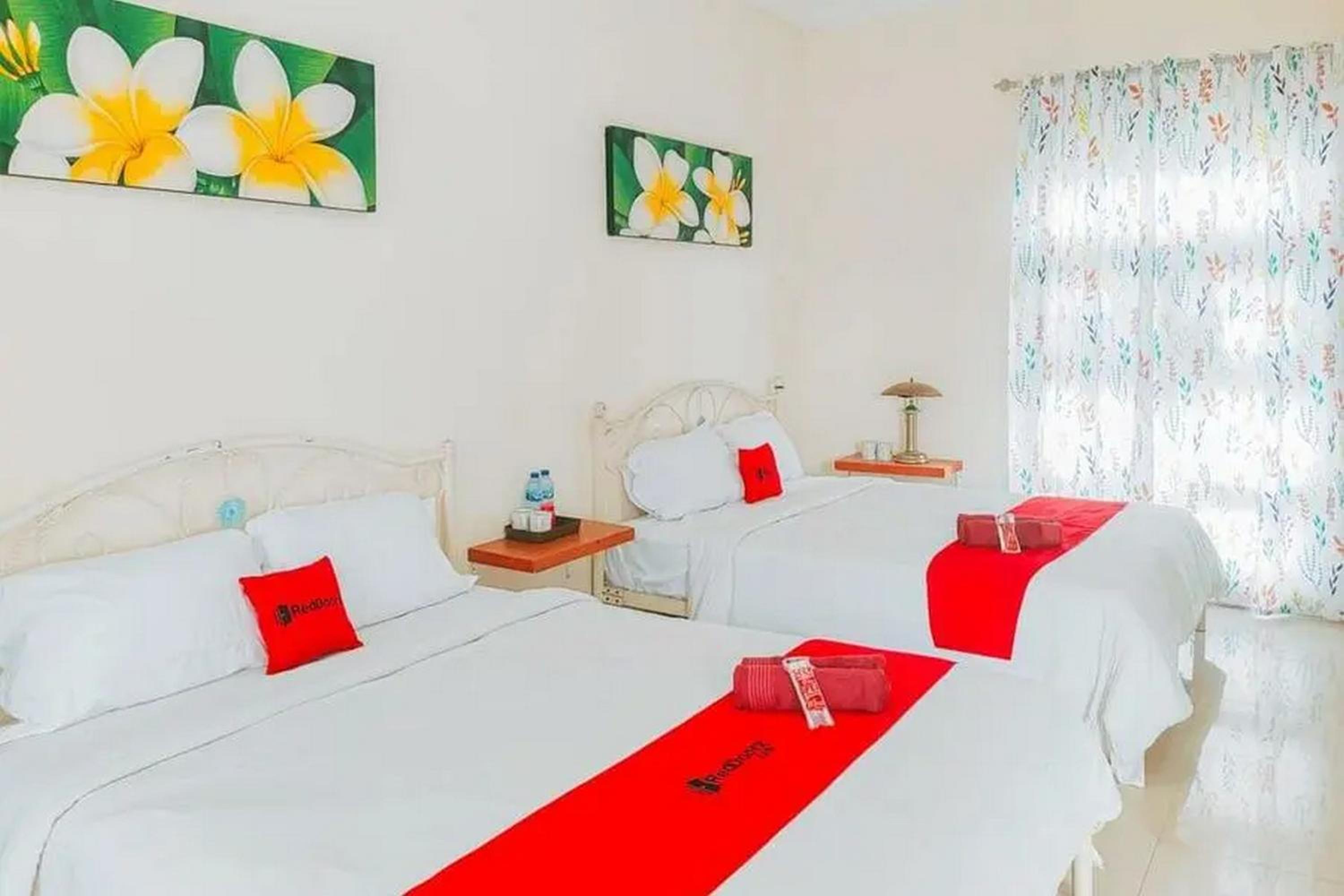 Standard Twin Room - Photo 1