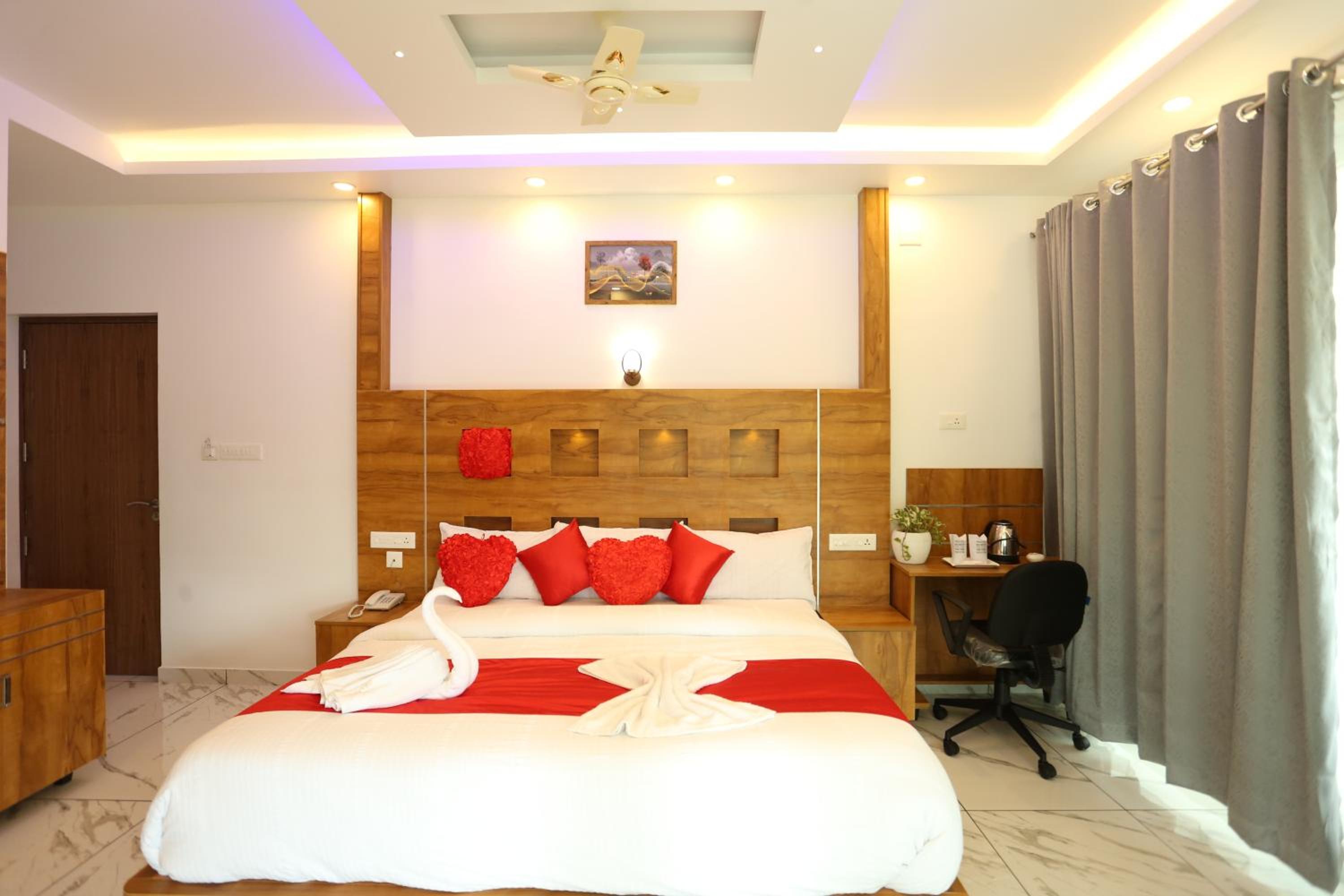 King Room with Balcony photo 1