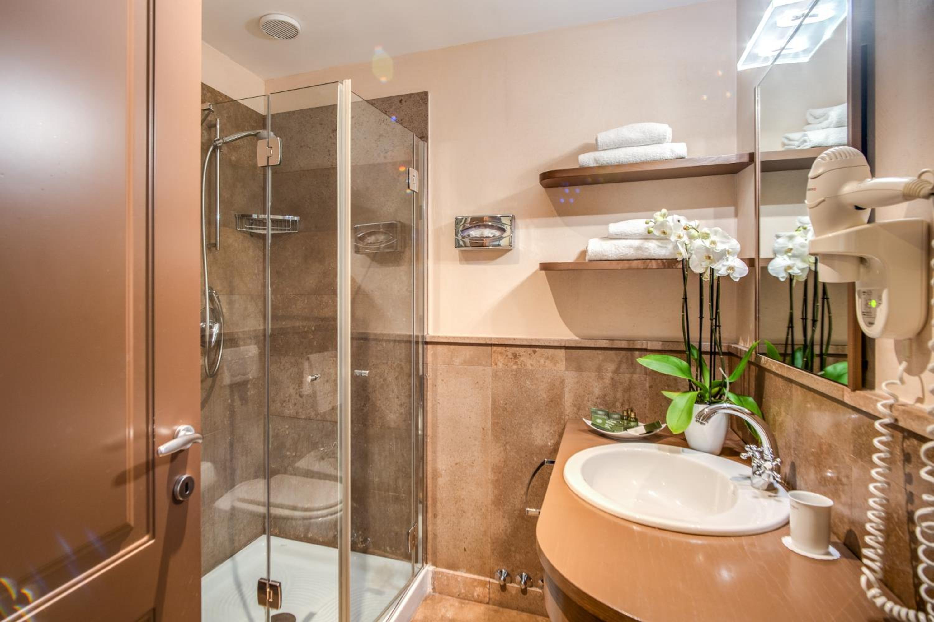 Classic Double Room - Photo 5