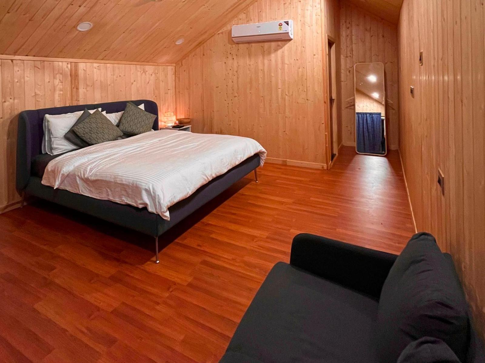 Deluxe King Room photo 1