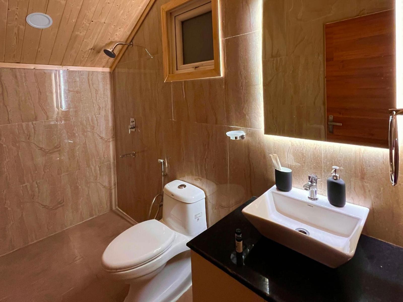 Deluxe King Room photo 2