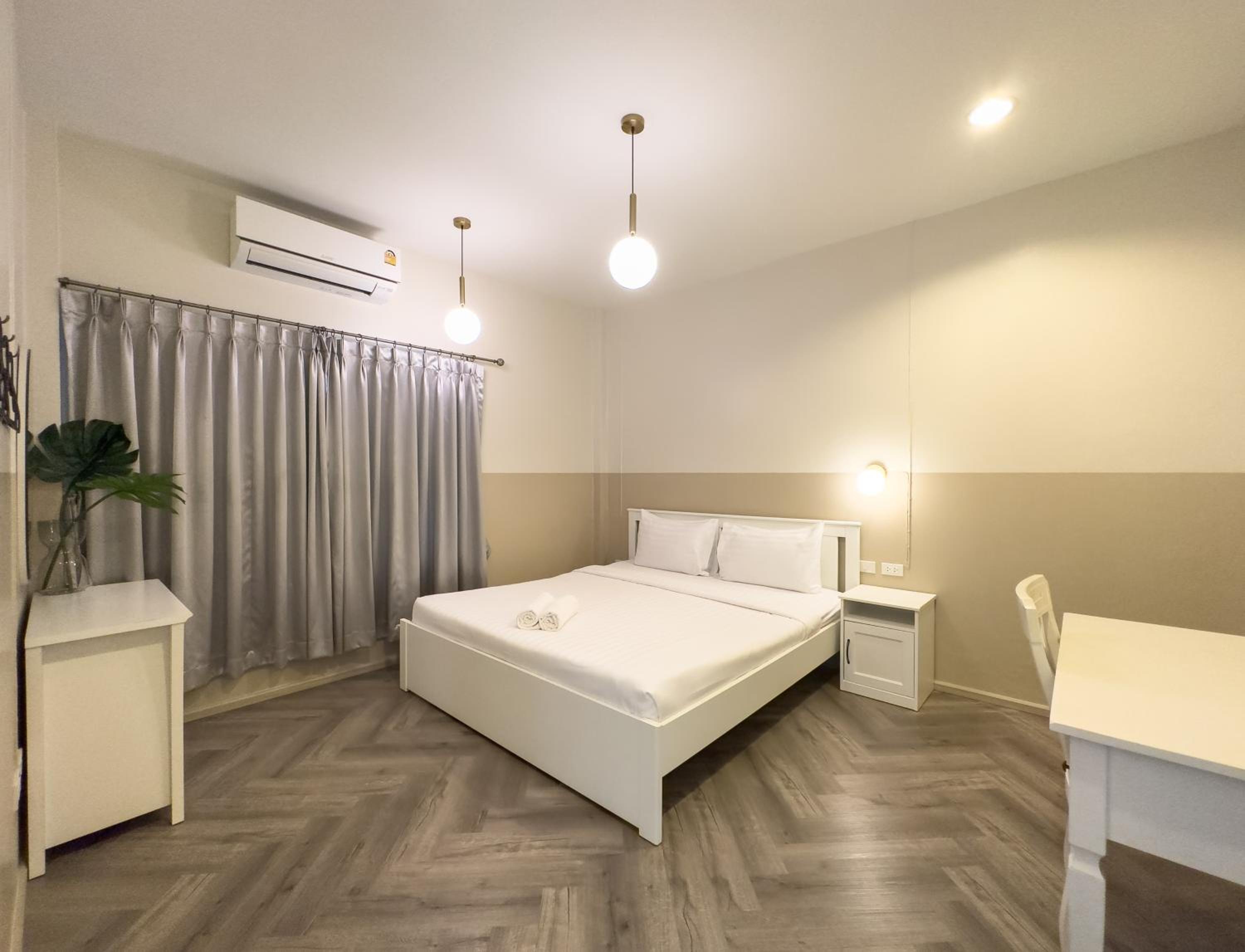 Three-Bedroom Villa - Photo 8