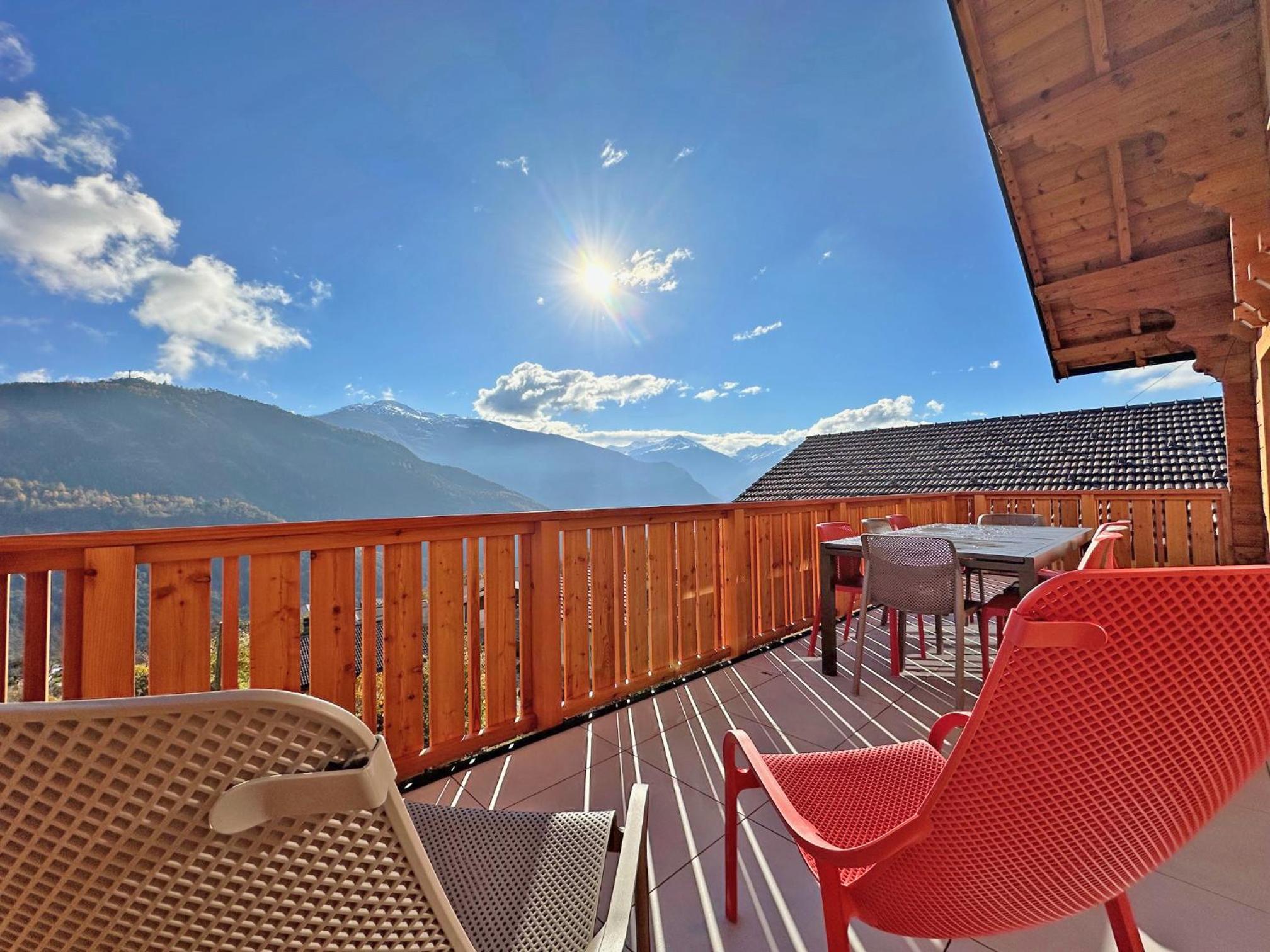Apartment with Mountain View photo 2