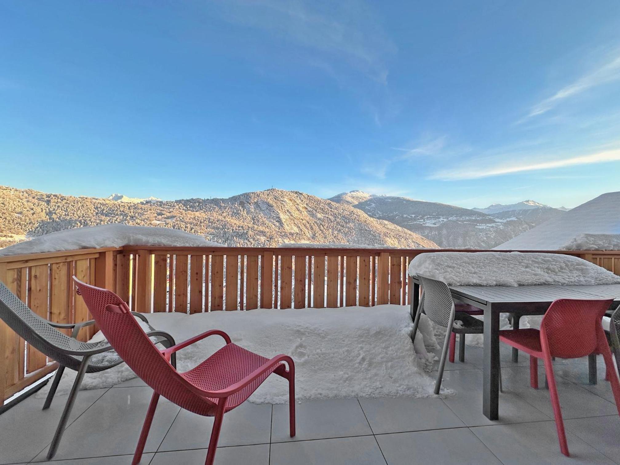 Apartment with Mountain View photo 3