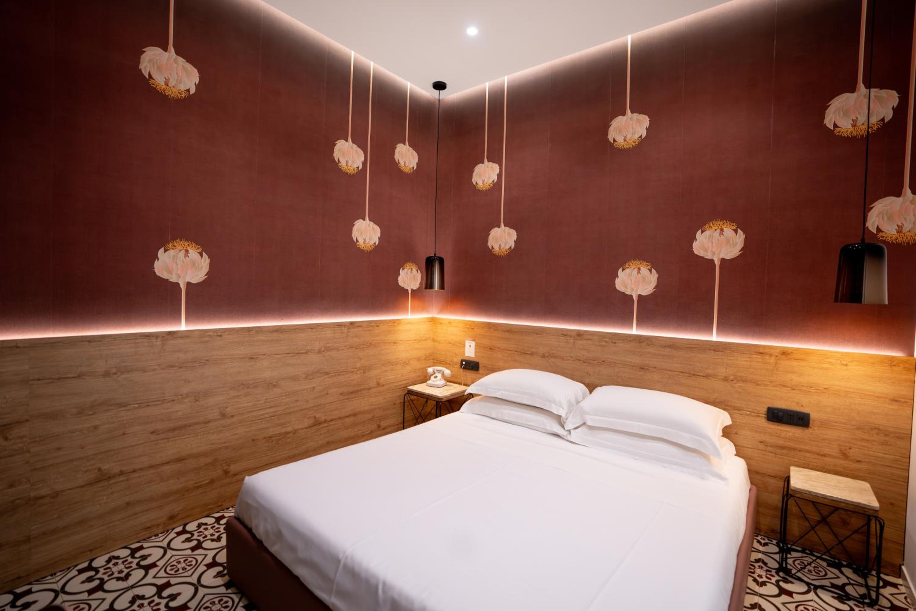 Suite with Balcony - Photo 2