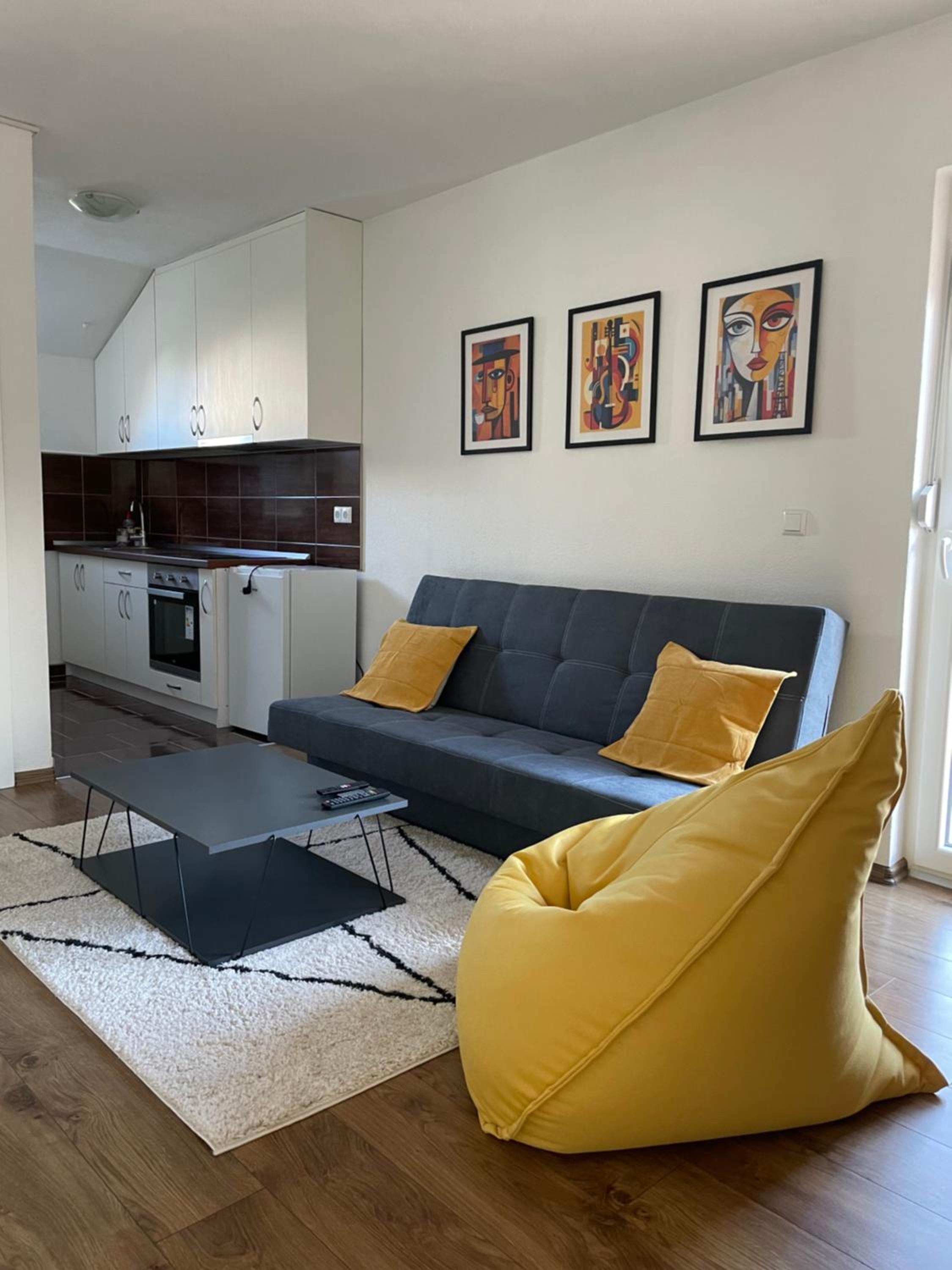 One-Bedroom Apartment photo 1