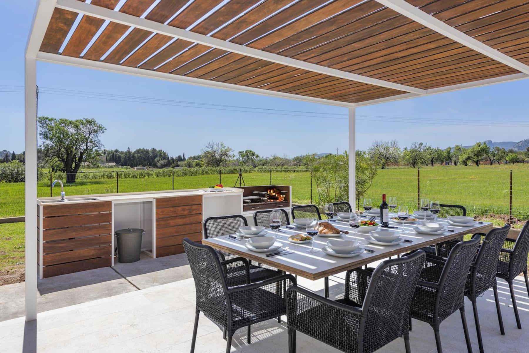 Villa photo 2