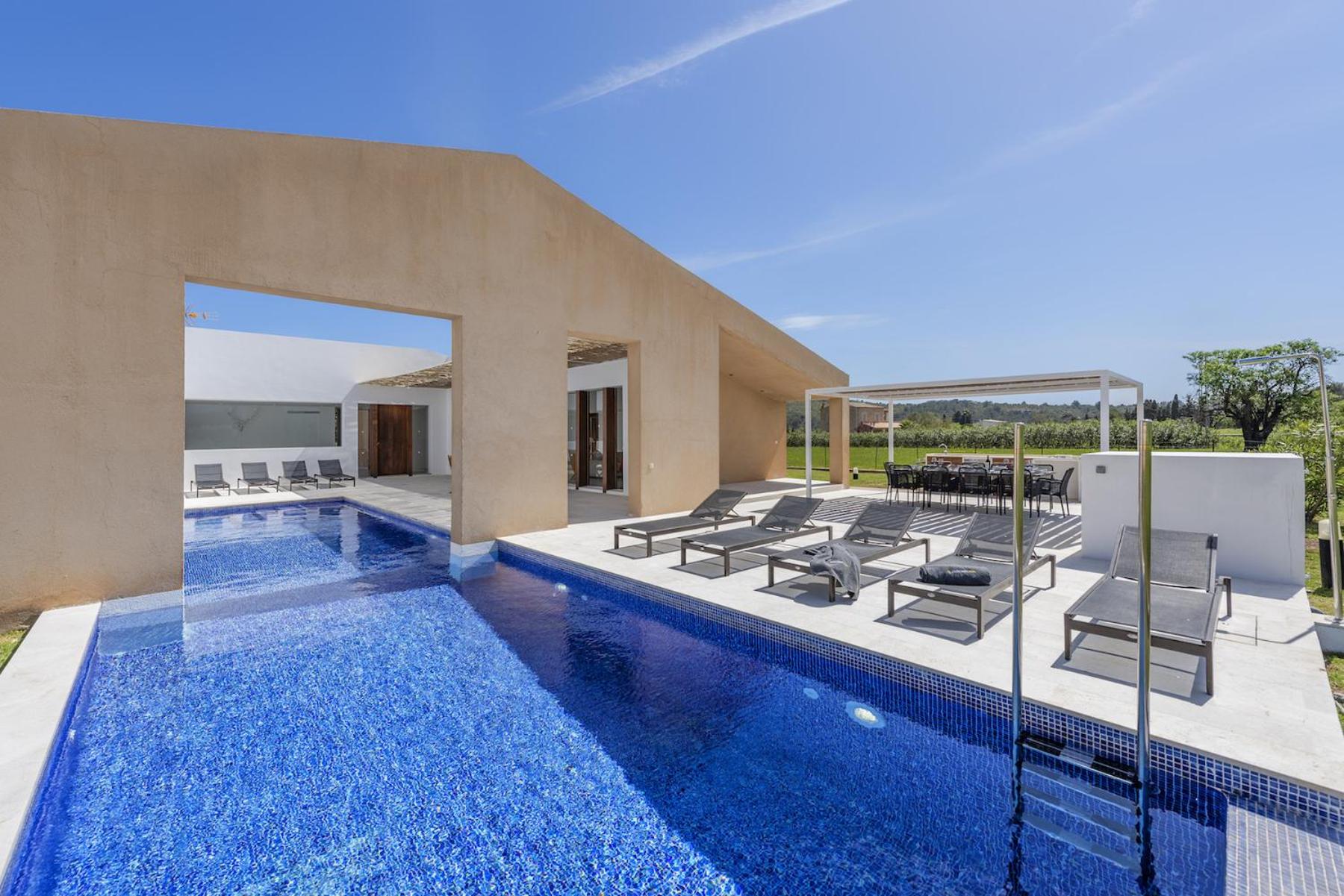 Villa photo 3