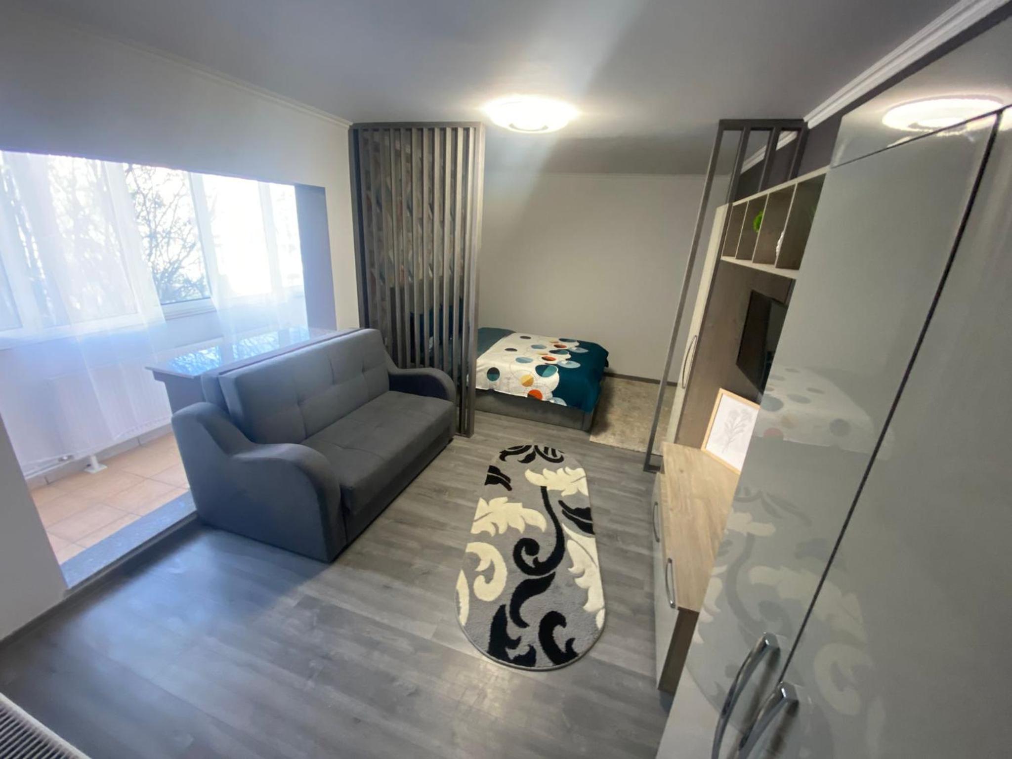 One-Bedroom Apartment photo 1