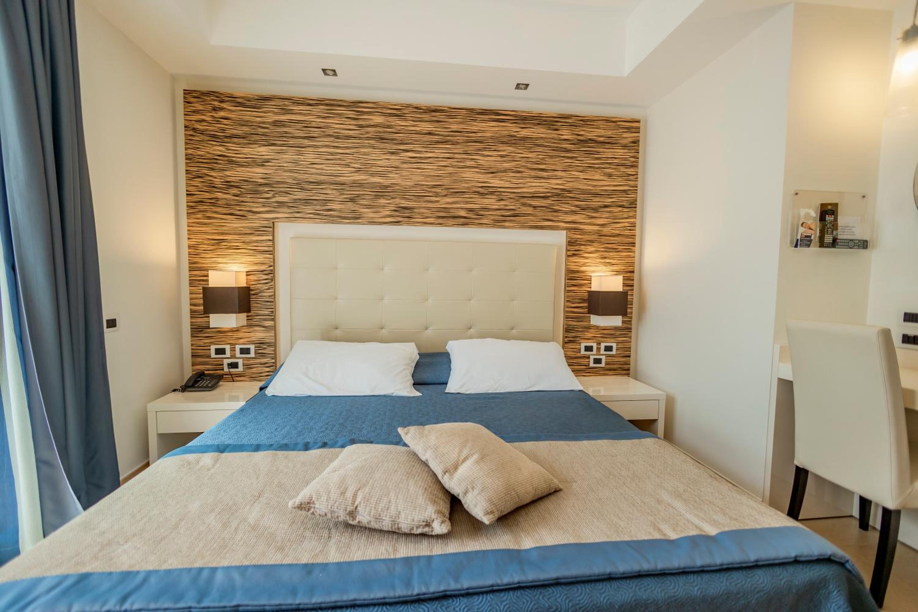 Classic Triple Room with Balcony photo 3
