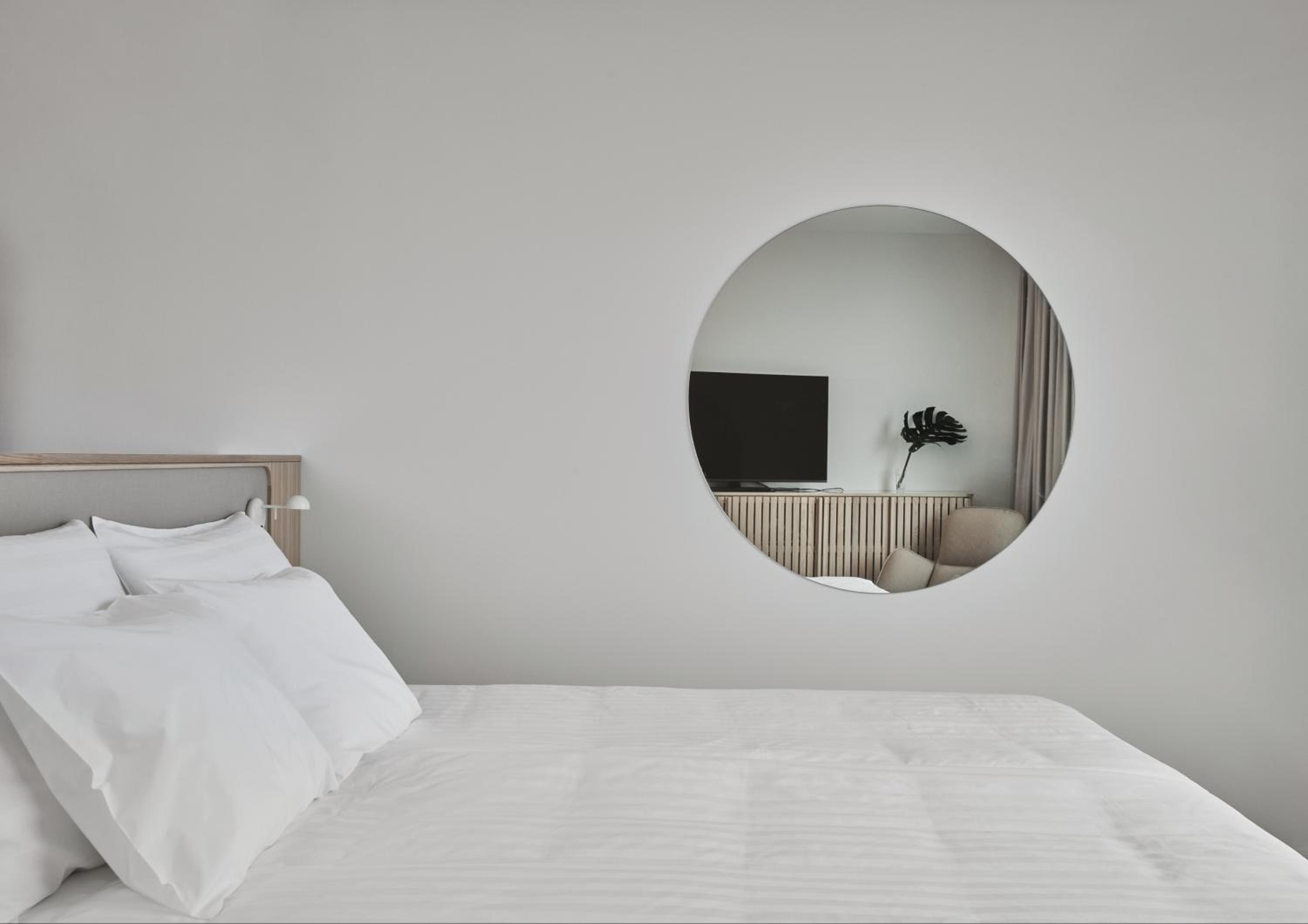 Deluxe King Room - Photo 2