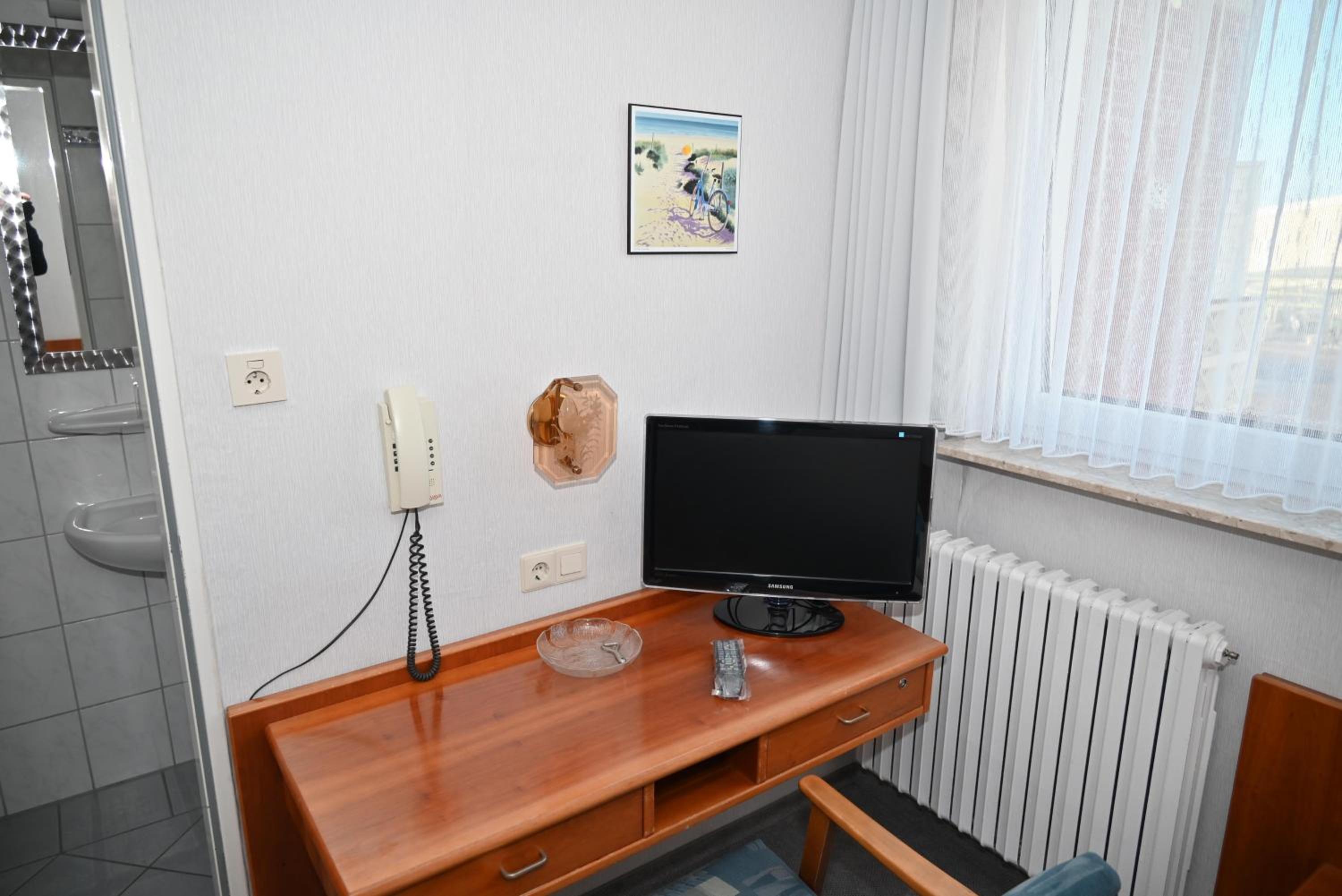 Standard Single Room with Shower photo 3