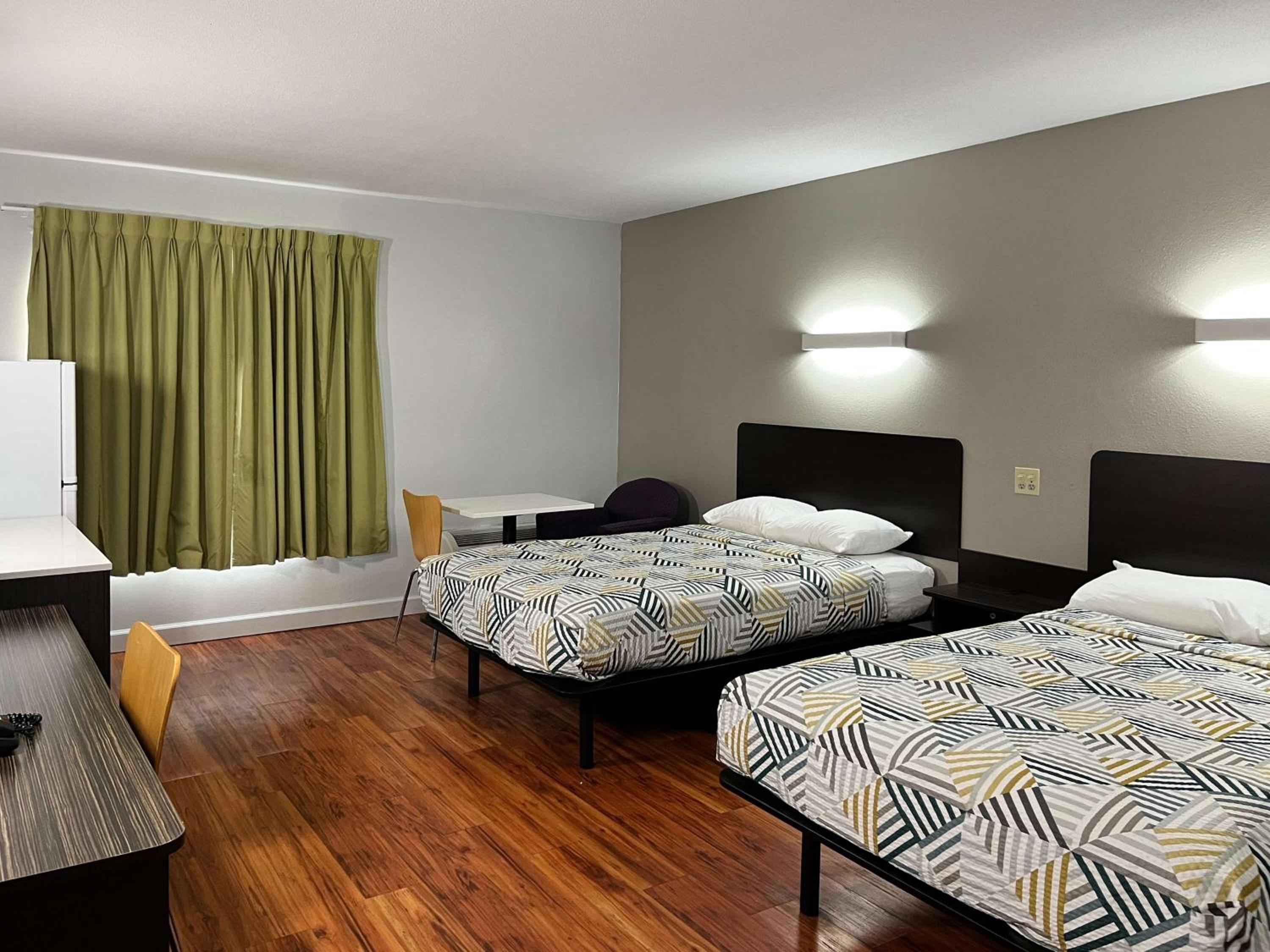 Quadruple Room - Non-Smoking - Photo 9