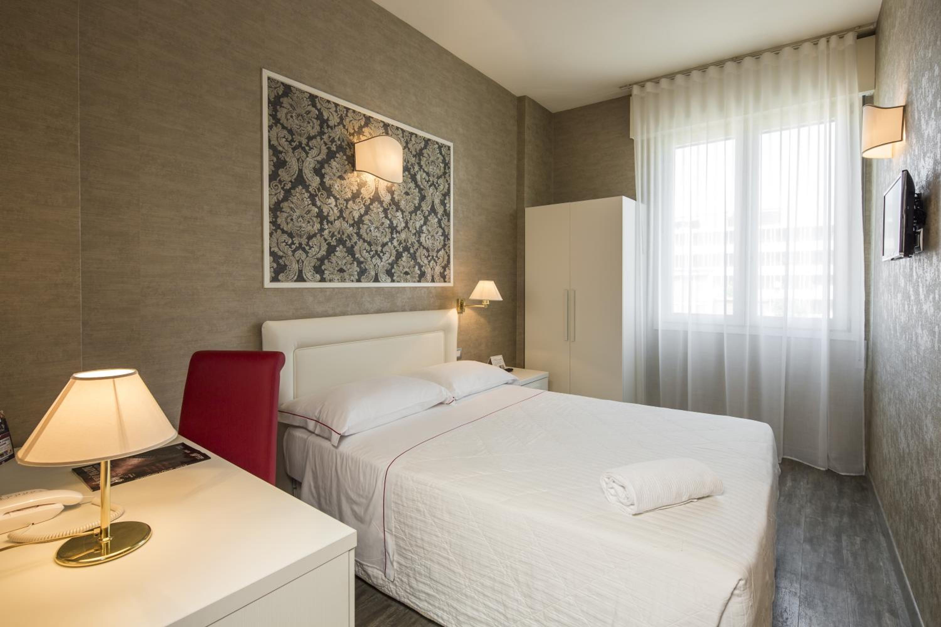 Double Or Twin Room - Photo 6