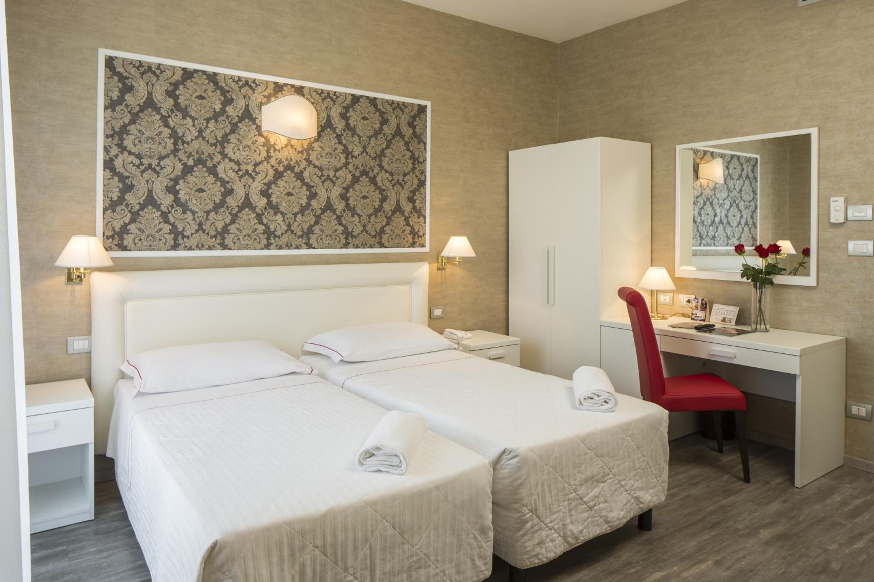 Double Or Twin Room - Photo 10