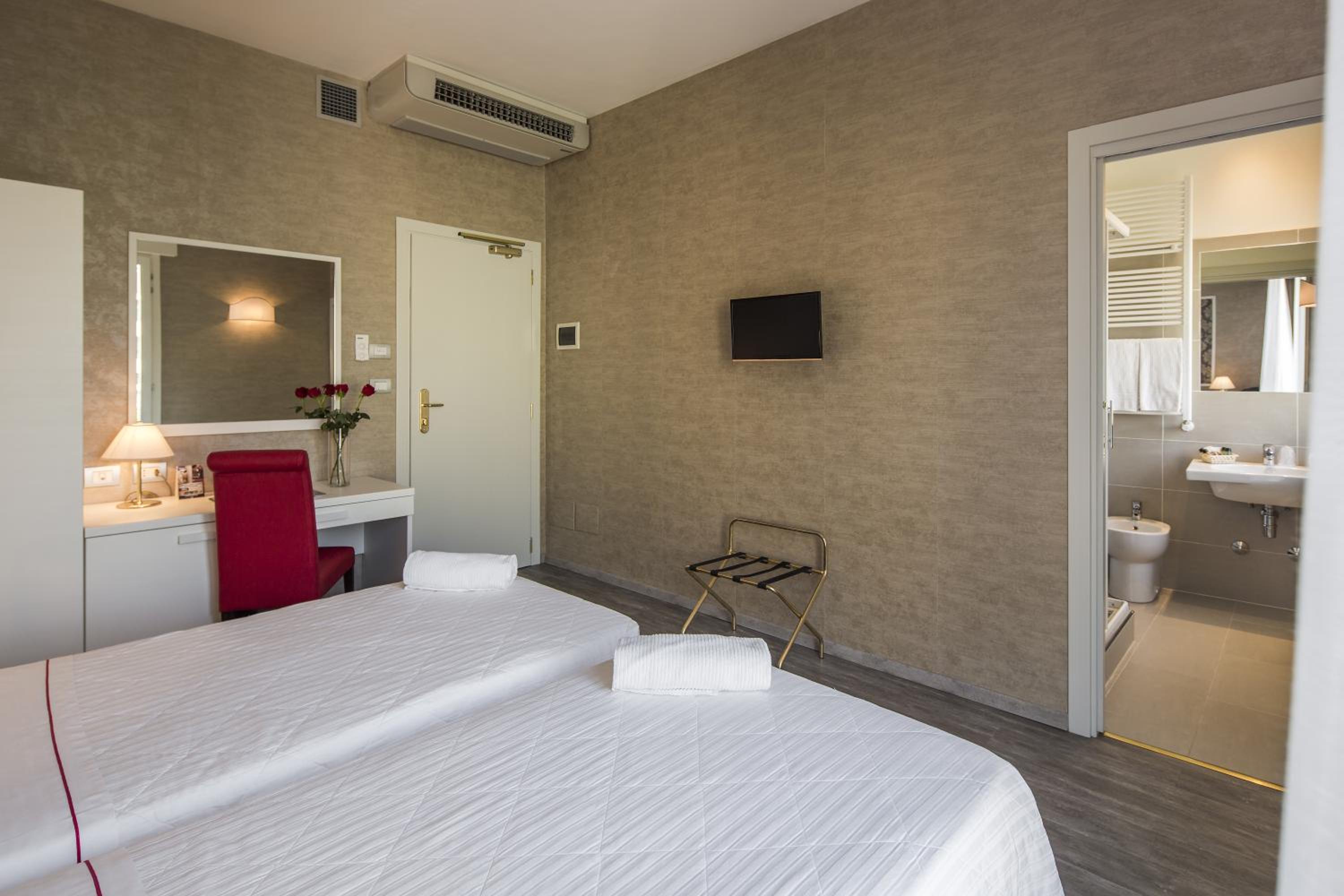 Double Or Twin Room - Photo 8