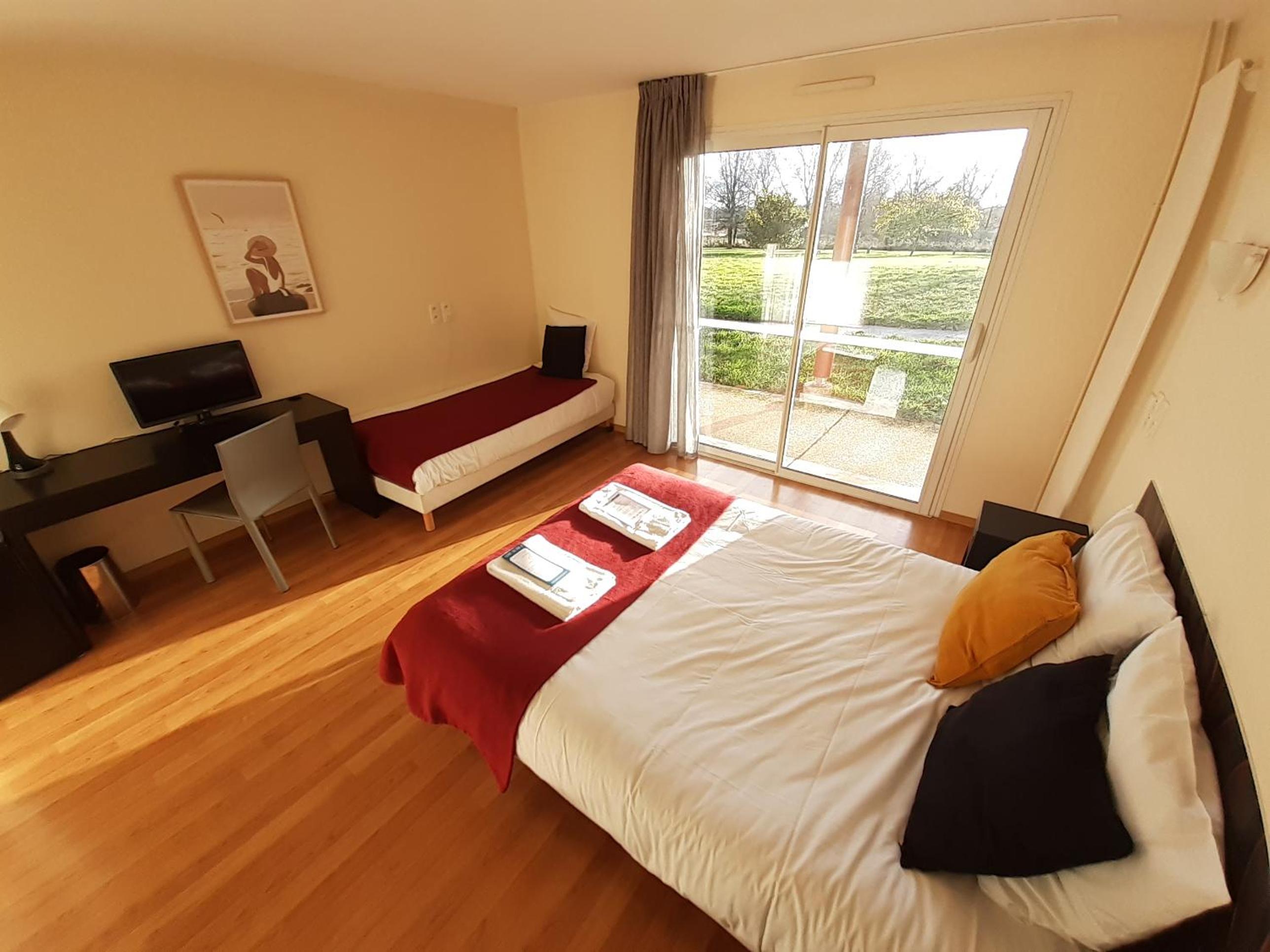 Triple Room with Garden View - Photo 6
