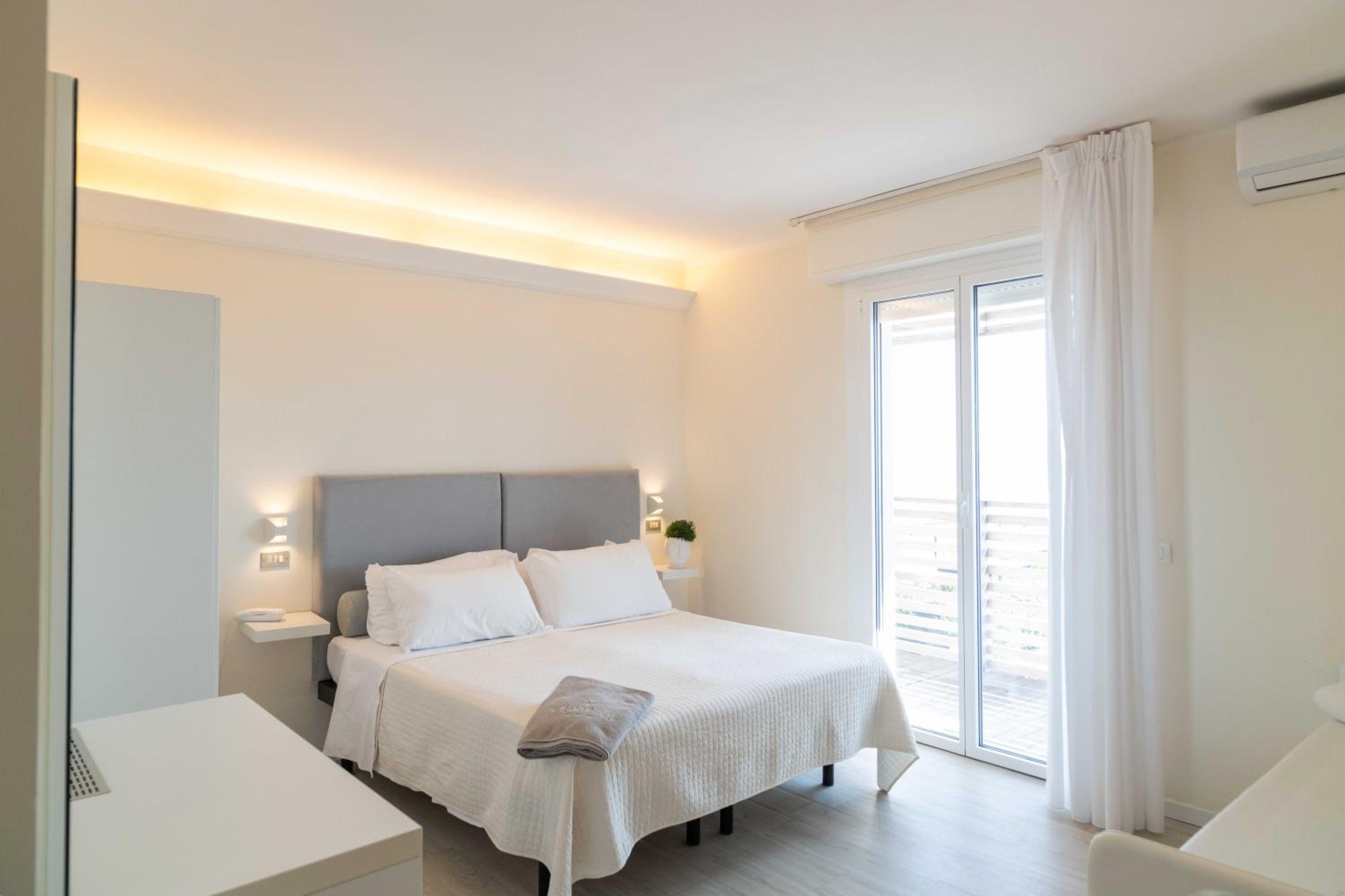 Triple Room with Balcony - Photo 1